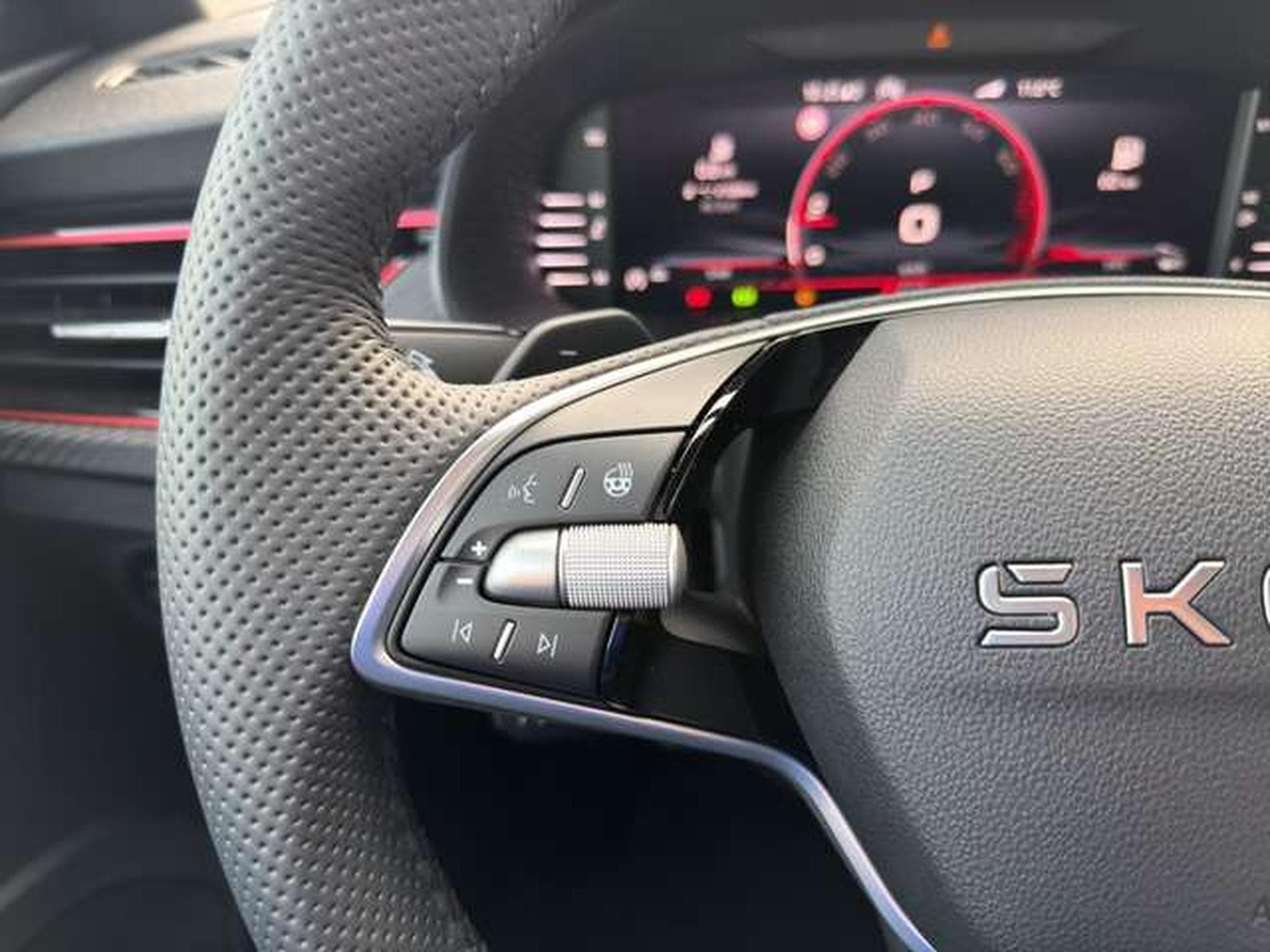 Skoda Kamiq Monte Carlo 1.5 DSG/AHK/Side-Ass/4-J Garan (2026) - Photo 28