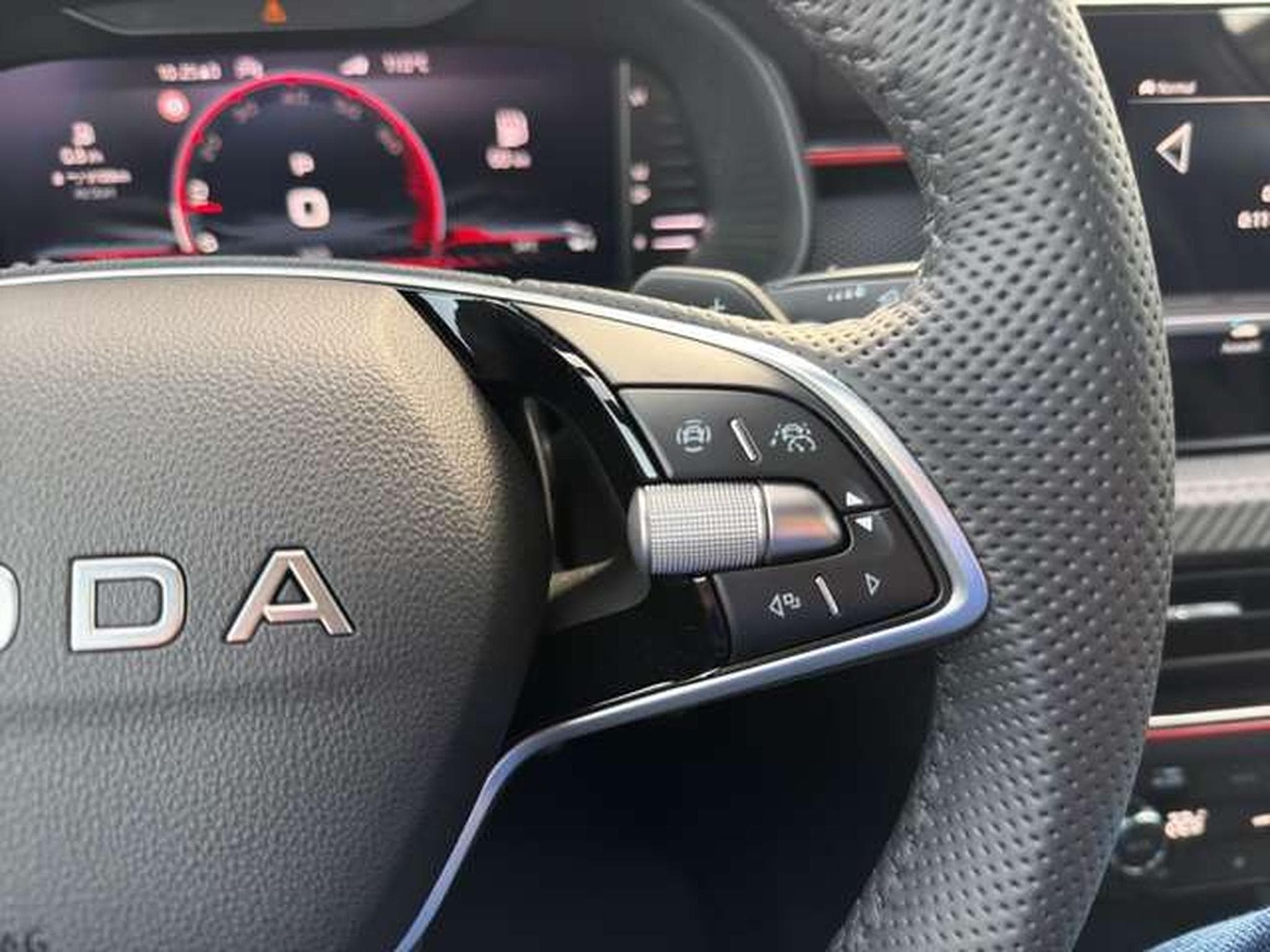 Skoda Kamiq Monte Carlo 1.5 DSG/AHK/Side-Ass/4-J Garan (2026) - Photo 29