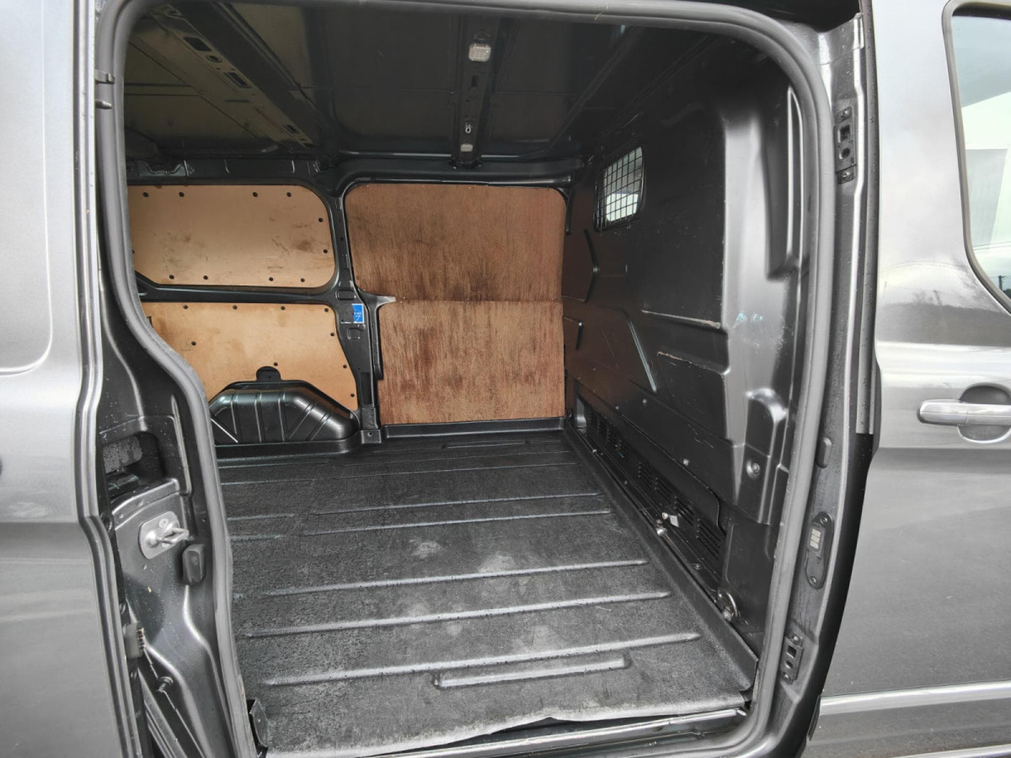 Ford Transit 2.0 TDCI BOITE AUTO 3PLACES CAMERA CARPLAY CRUISE ATTELAGE (2023) - Photo 8