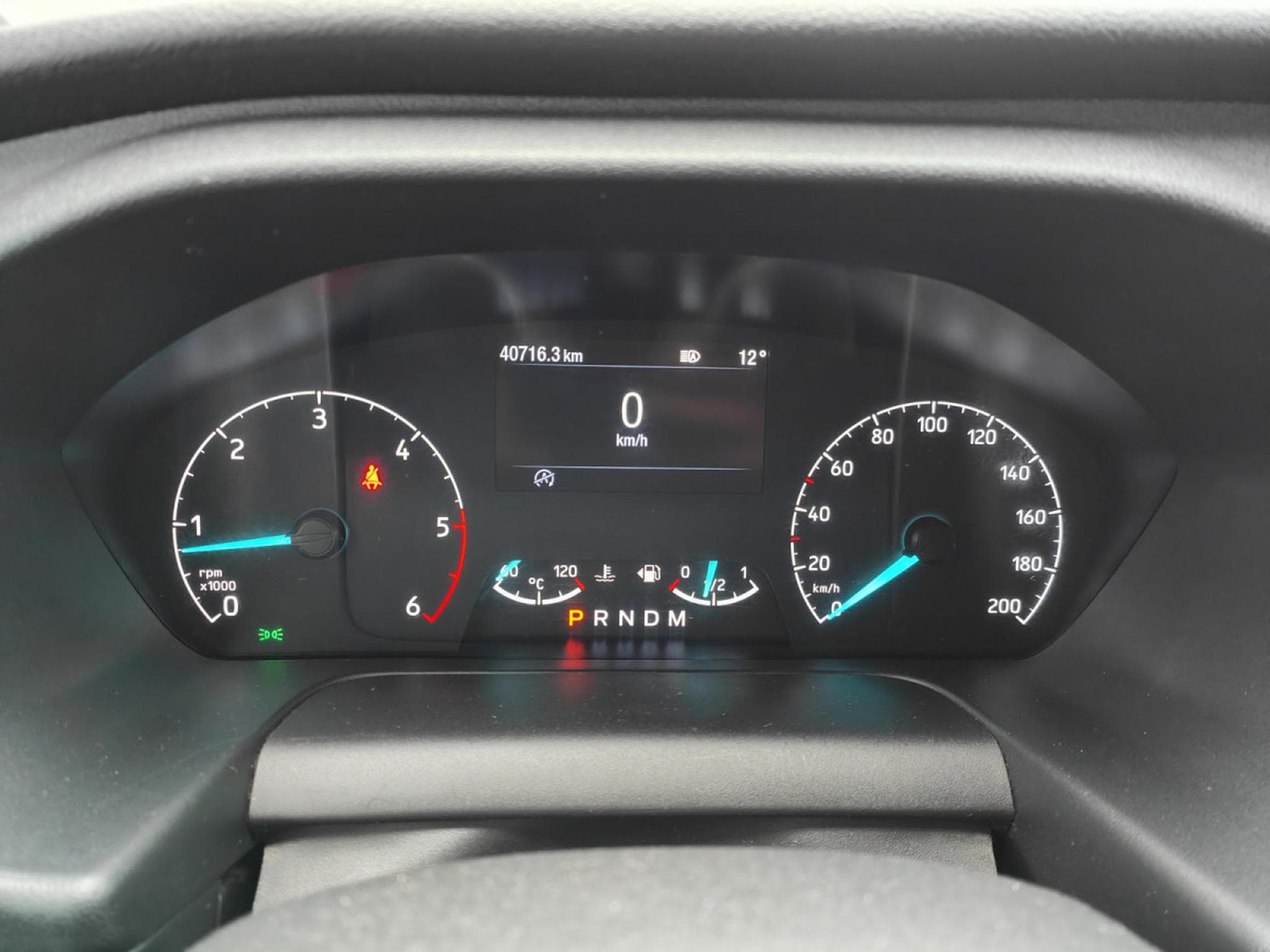 Ford Transit 2.0 TDCI BOITE AUTO 3PLACES CAMERA CARPLAY CRUISE ATTELAGE (2023) - Photo 17