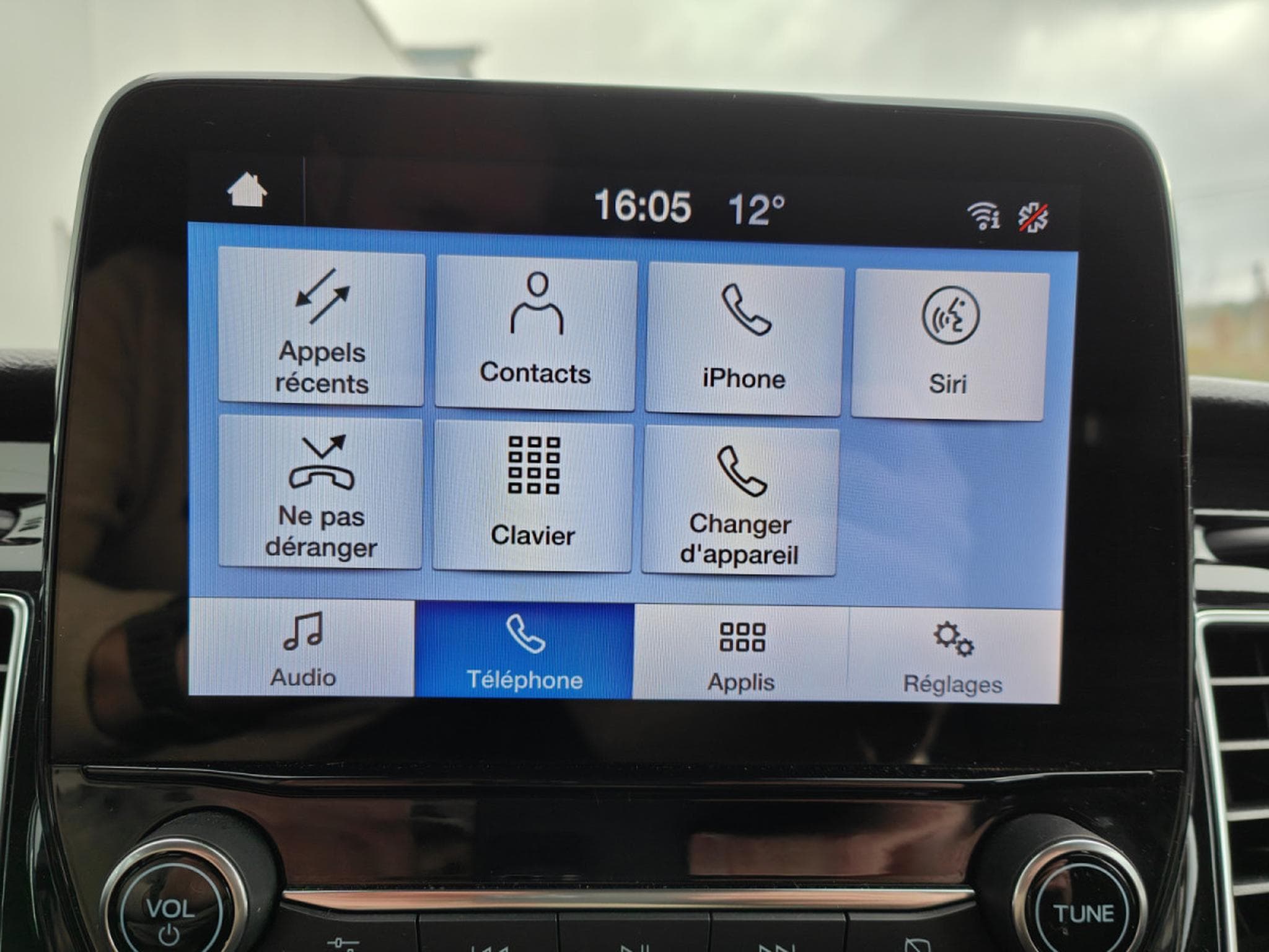Ford Transit 2.0 TDCI BOITE AUTO 3PLACES CAMERA CARPLAY CRUISE ATTELAGE (2023) - Photo 15