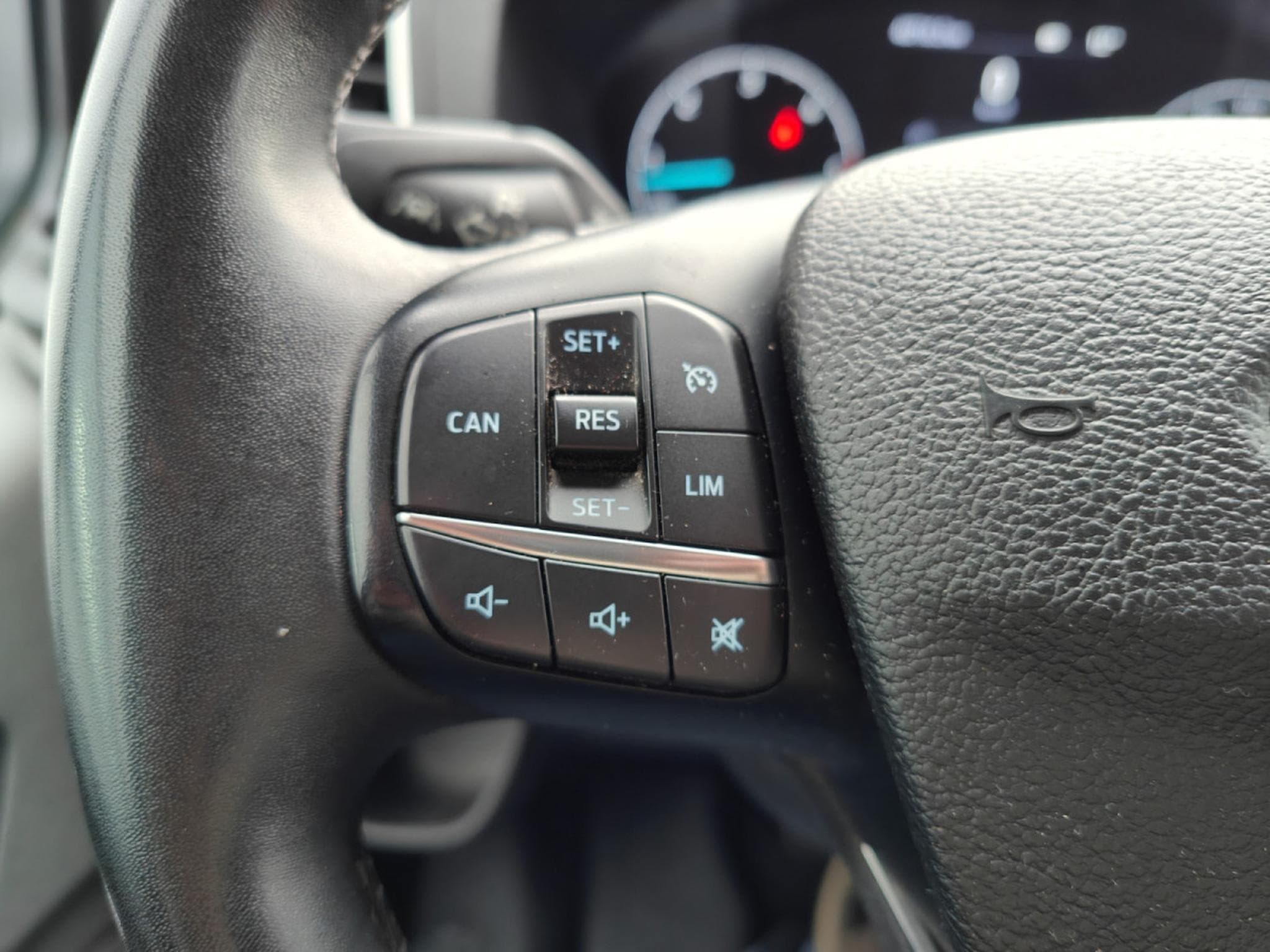 Ford Transit 2.0 TDCI BOITE AUTO 3PLACES CAMERA CARPLAY CRUISE ATTELAGE (2023) - Photo 19