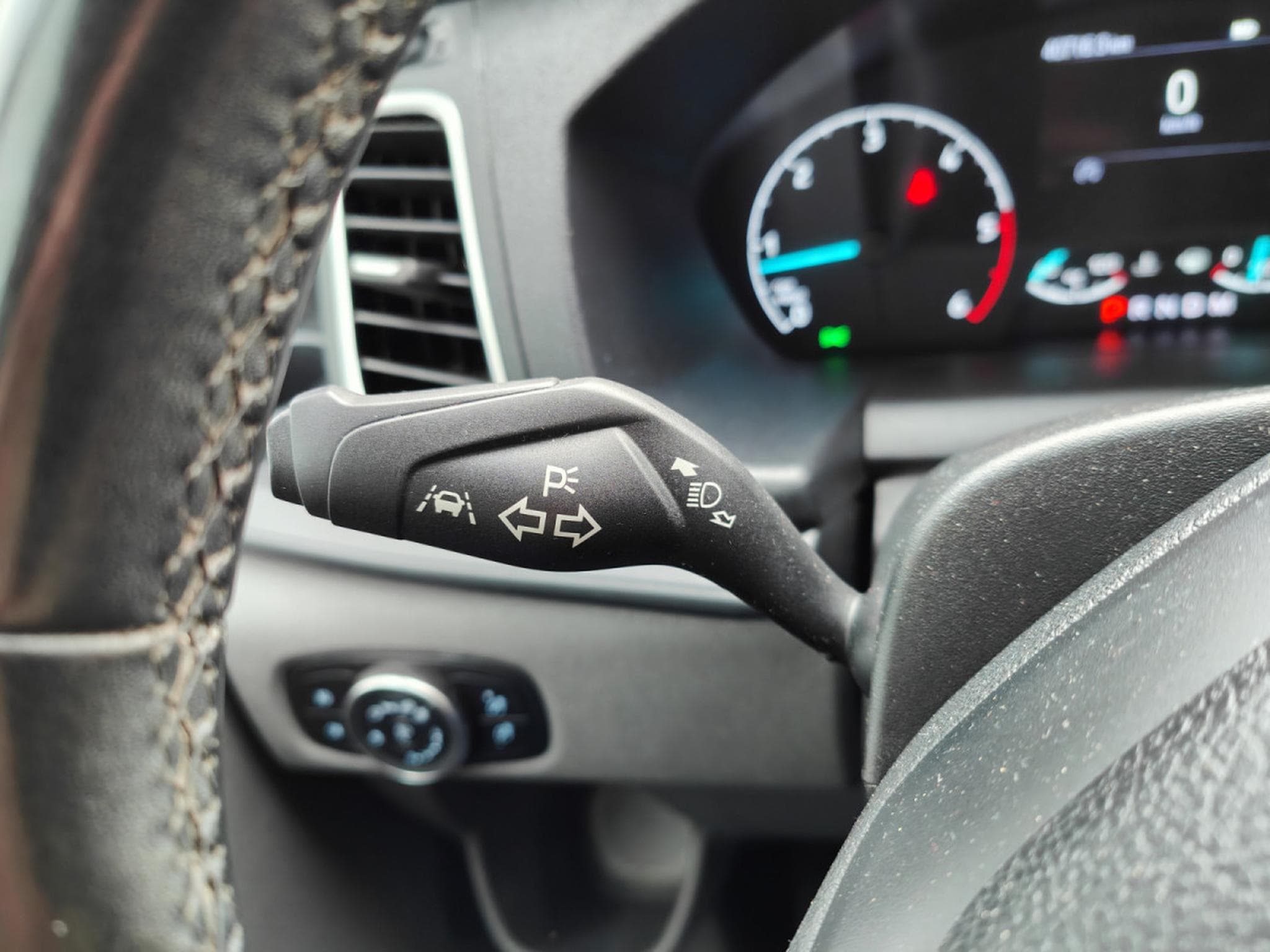 Ford Transit 2.0 TDCI BOITE AUTO 3PLACES CAMERA CARPLAY CRUISE ATTELAGE (2023) - Photo 21