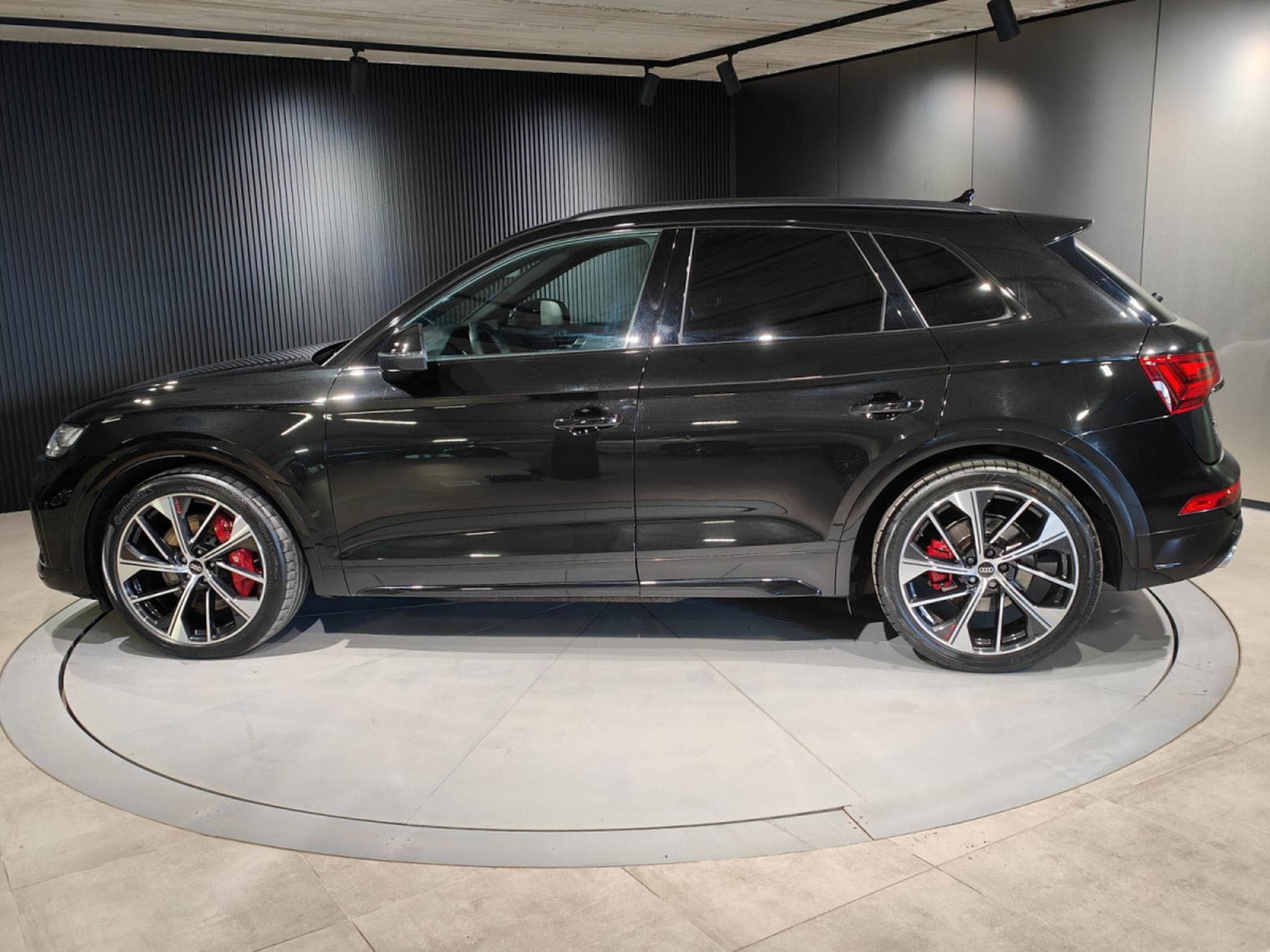 Audi SQ5 3.0 TDI V6 QUATTRO TIPTRONIC SUSPENSIONS PNEU BANG&OLUFSEN (2022) - Foto 5