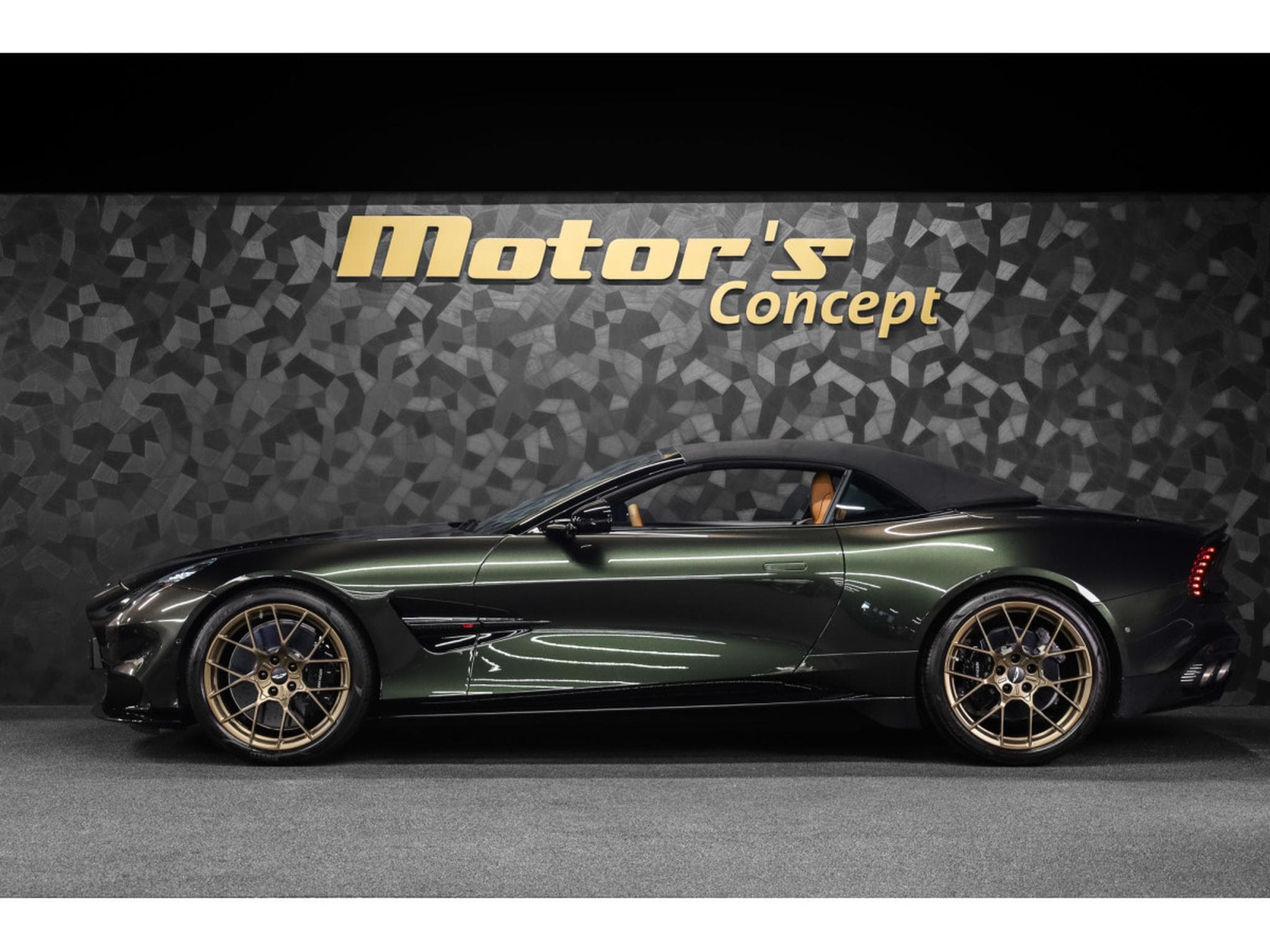 Aston-Martin Vanquish Volante V12 Twin Turbo - Minotaur Green (2026) - Foto 2