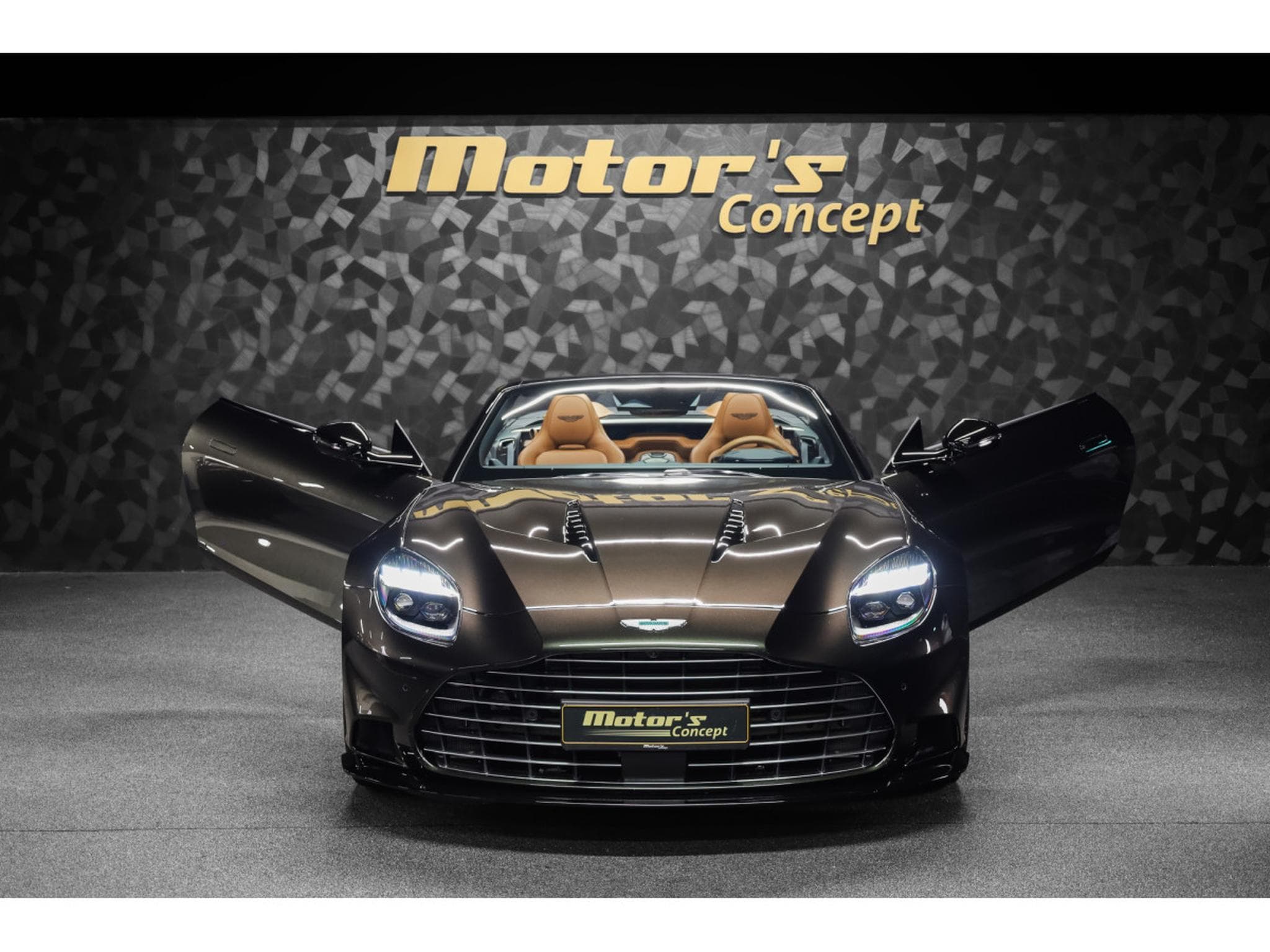 Aston-Martin Vanquish Volante V12 Twin Turbo - Minotaur Green (2026) - Foto 4