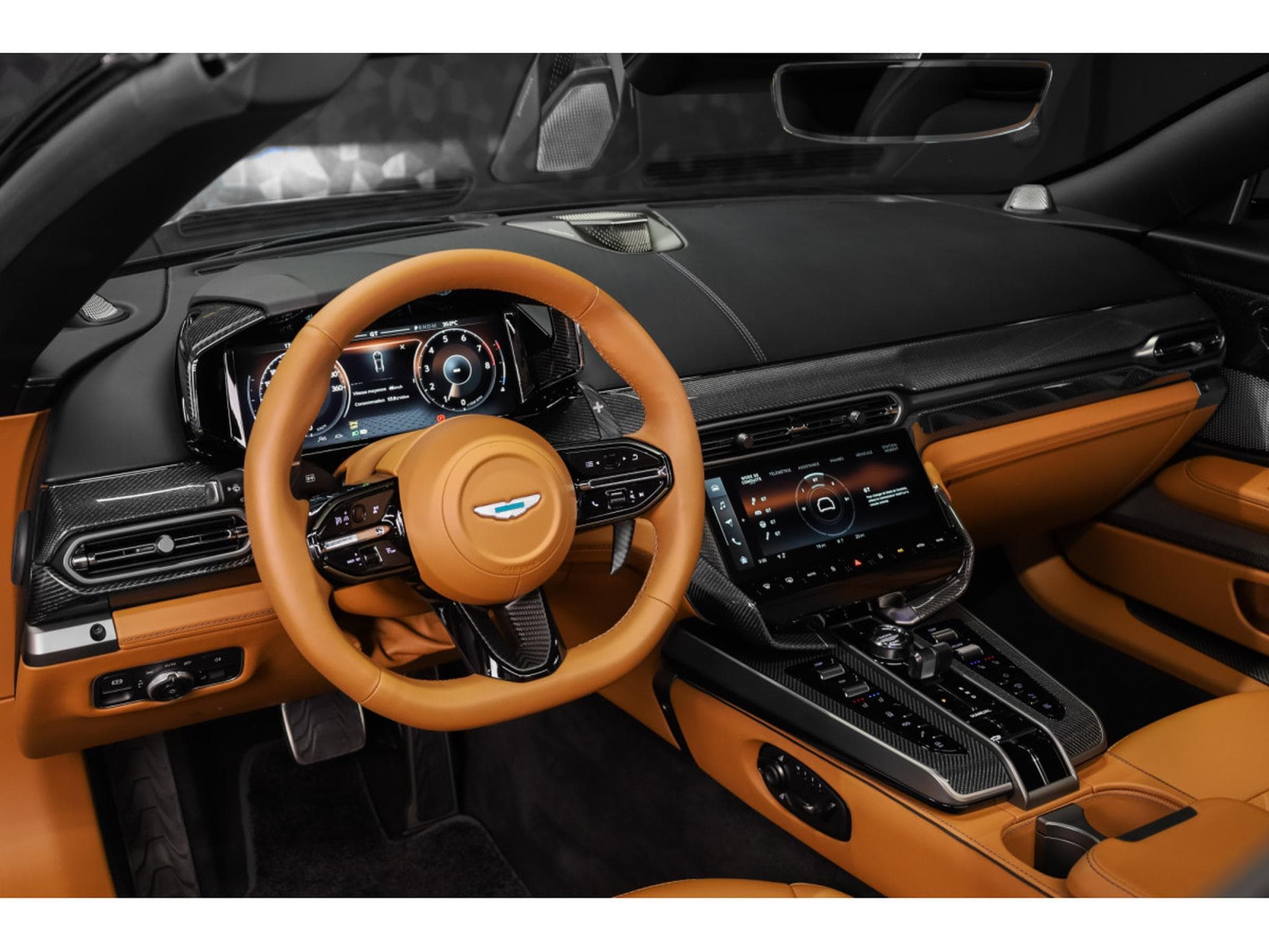 Aston-Martin Vanquish Volante V12 Twin Turbo - Minotaur Green (2026) - Foto 8