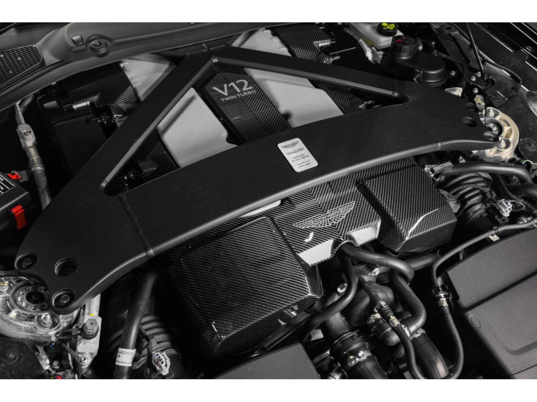 Aston-Martin Vanquish Volante V12 Twin Turbo - Minotaur Green (2026) - Foto 10