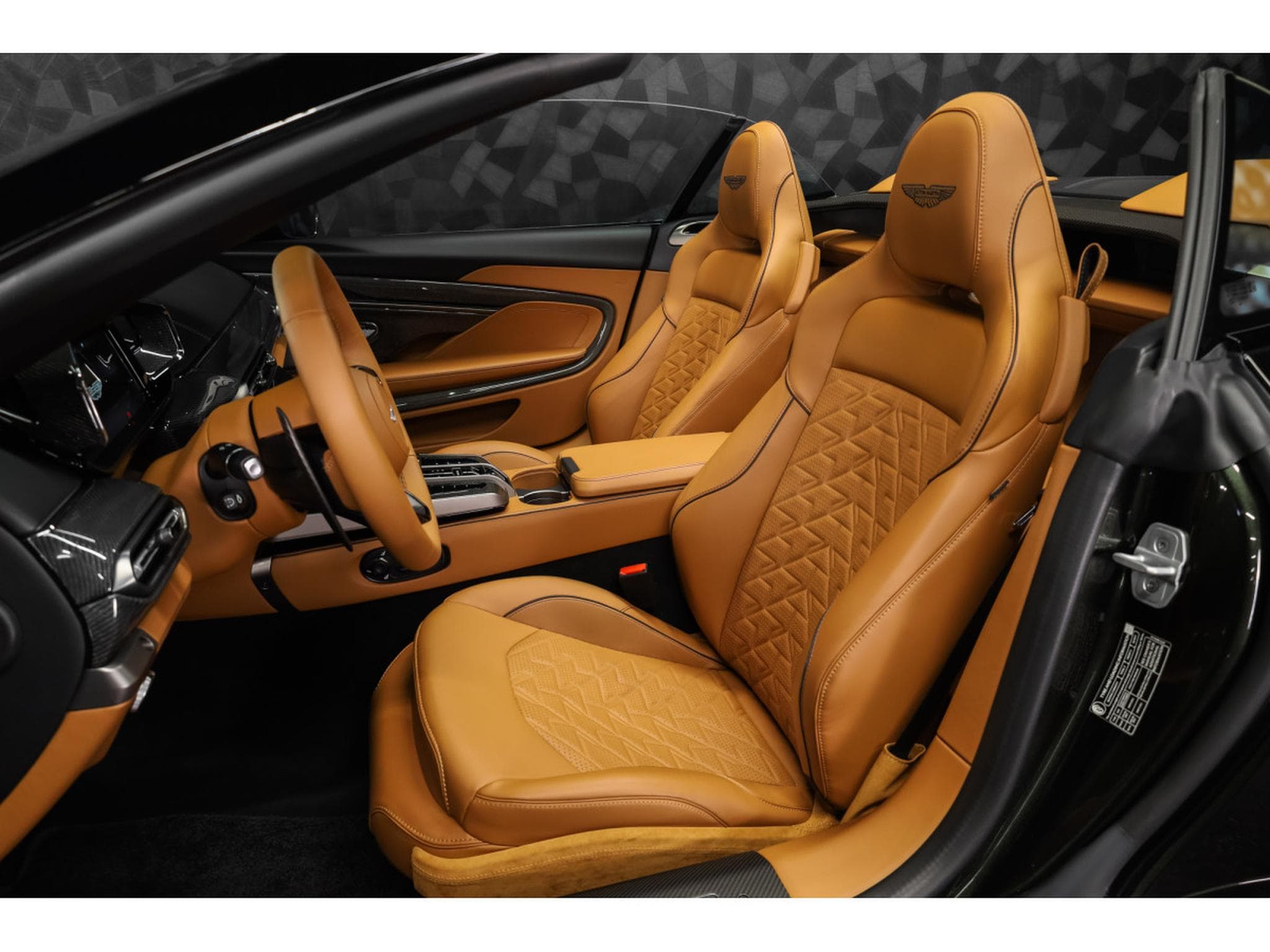 Aston-Martin Vanquish Volante V12 Twin Turbo - Minotaur Green (2026) - Foto 9