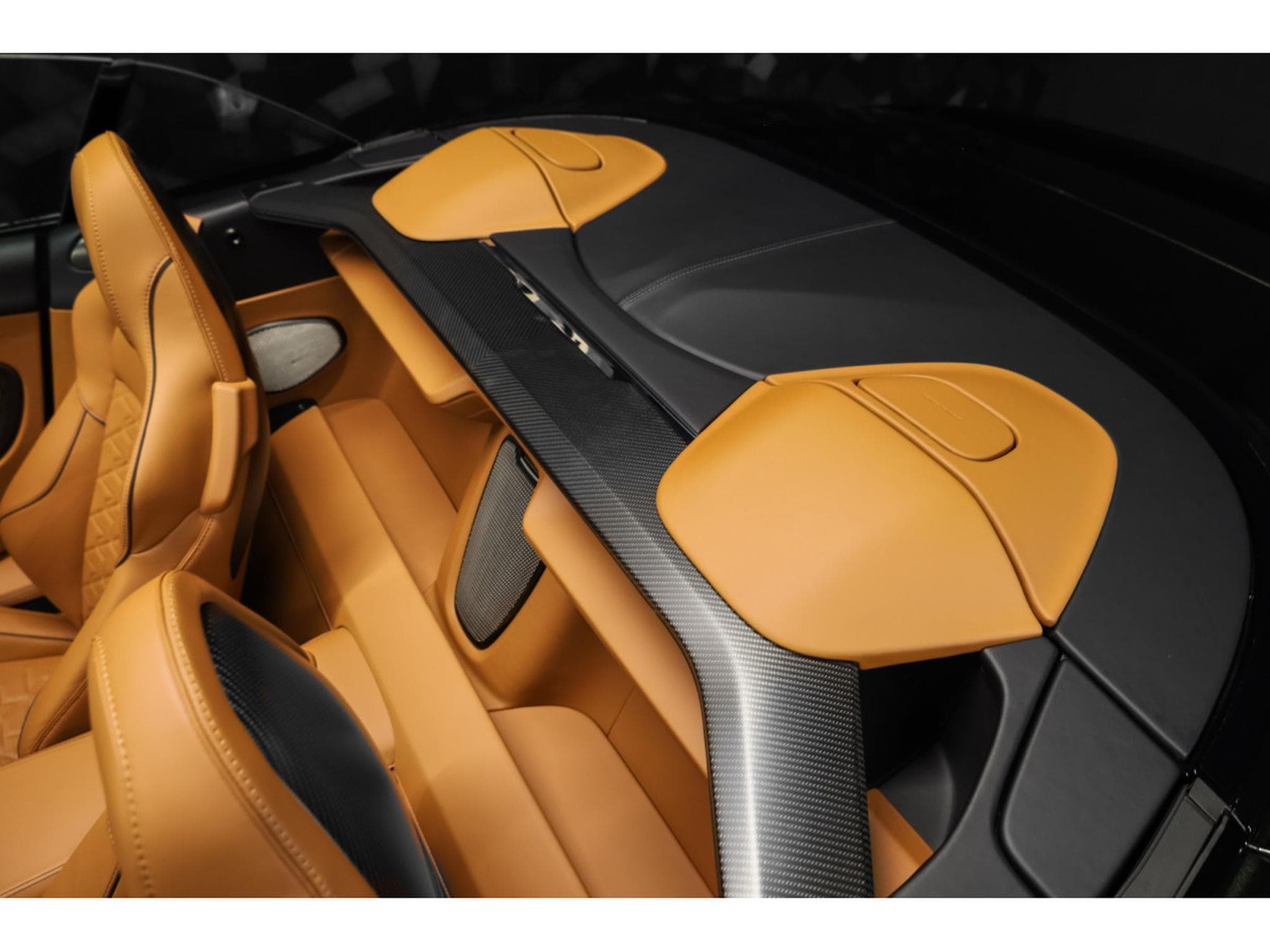 Aston-Martin Vanquish Volante V12 Twin Turbo - Minotaur Green (2026) - Foto 15