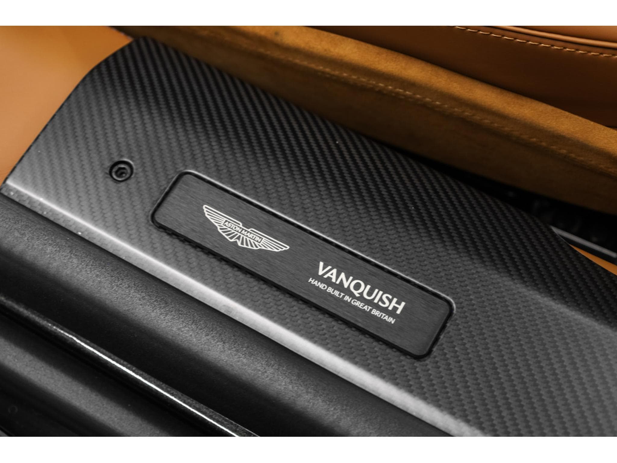 Aston-Martin Vanquish Volante V12 Twin Turbo - Minotaur Green (2026) - Foto 16