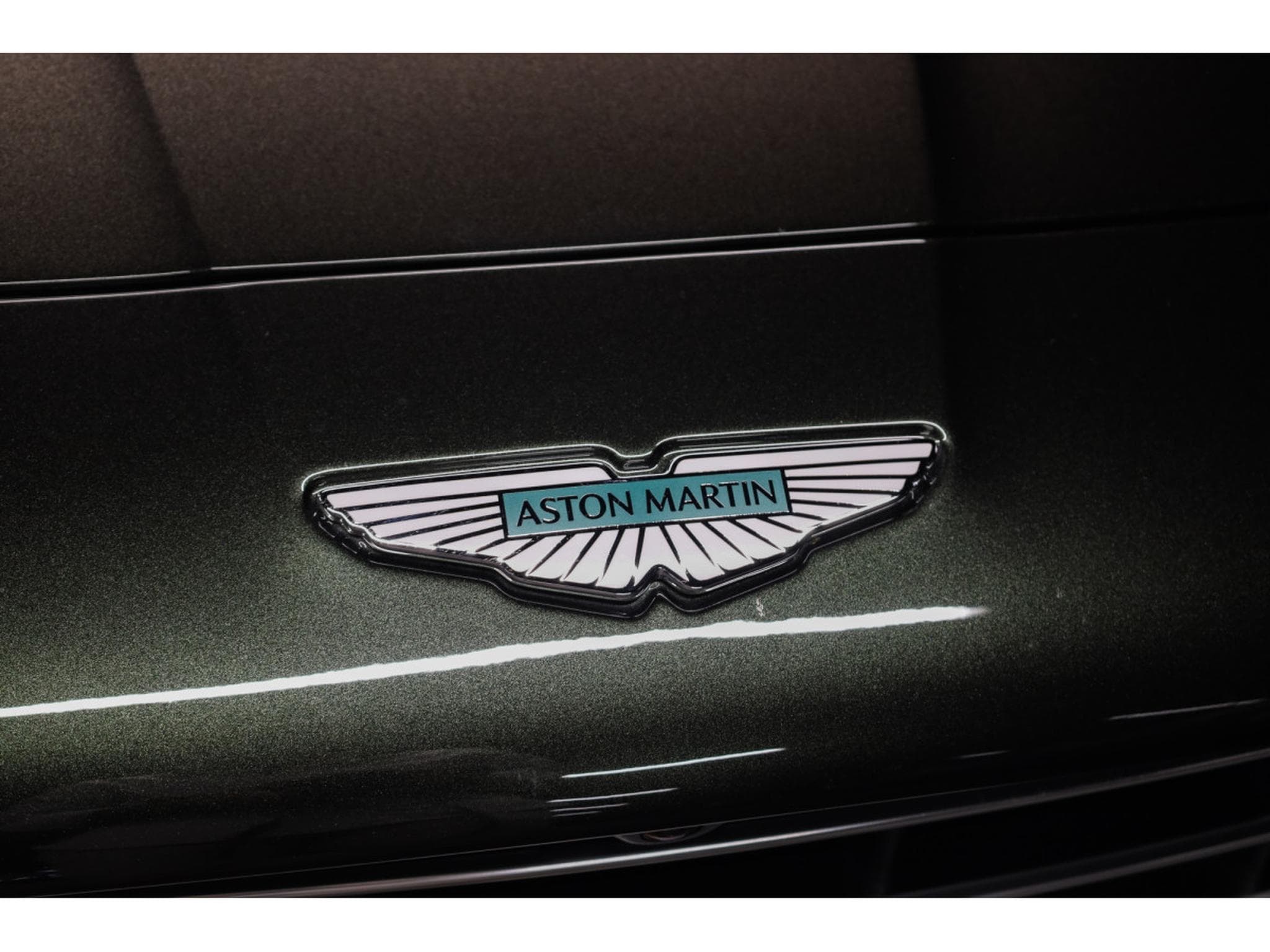 Aston-Martin Vanquish Volante V12 Twin Turbo - Minotaur Green (2026) - Foto 25