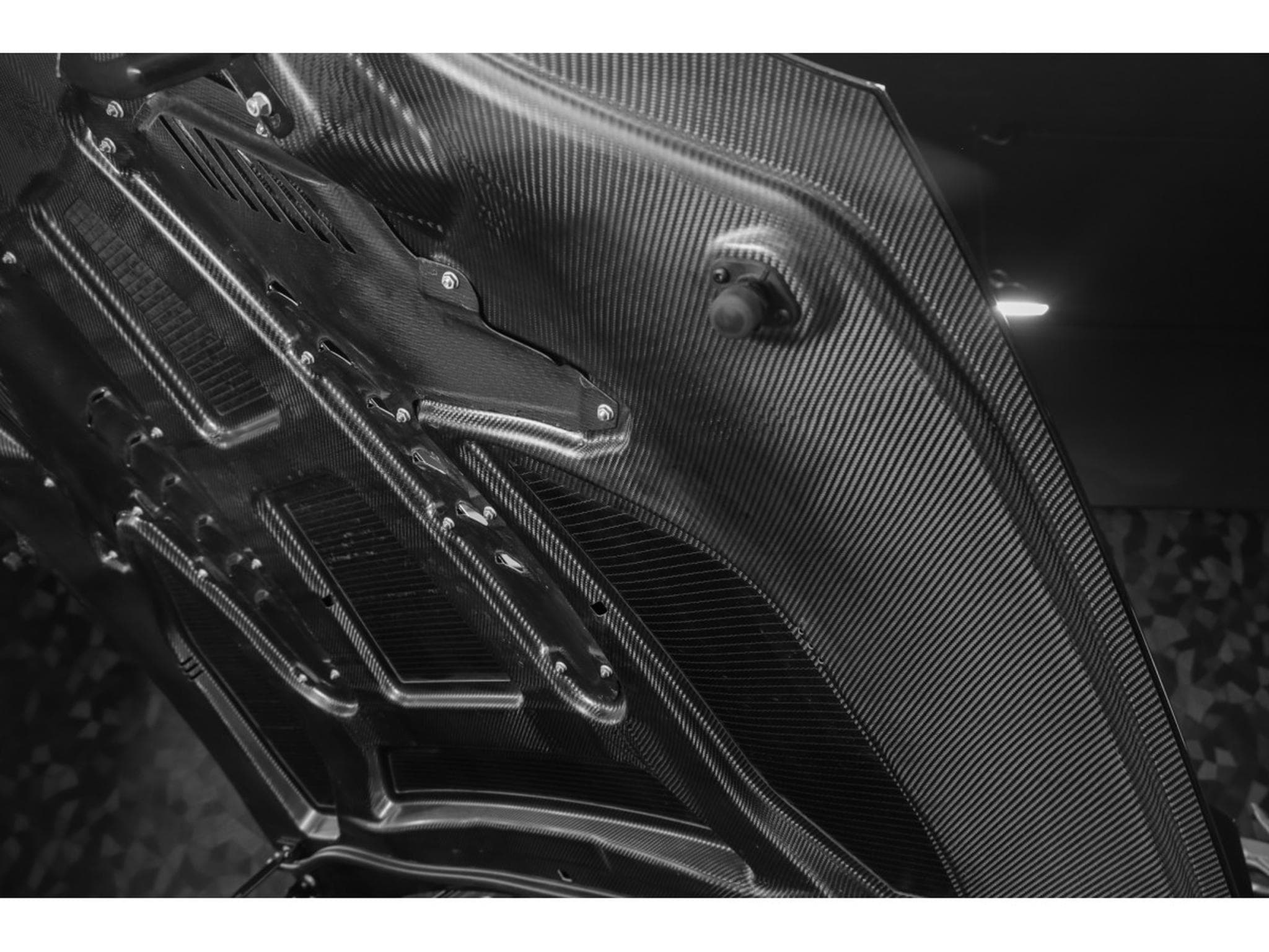Aston-Martin Vanquish Volante V12 Twin Turbo - Minotaur Green (2026) - Foto 26