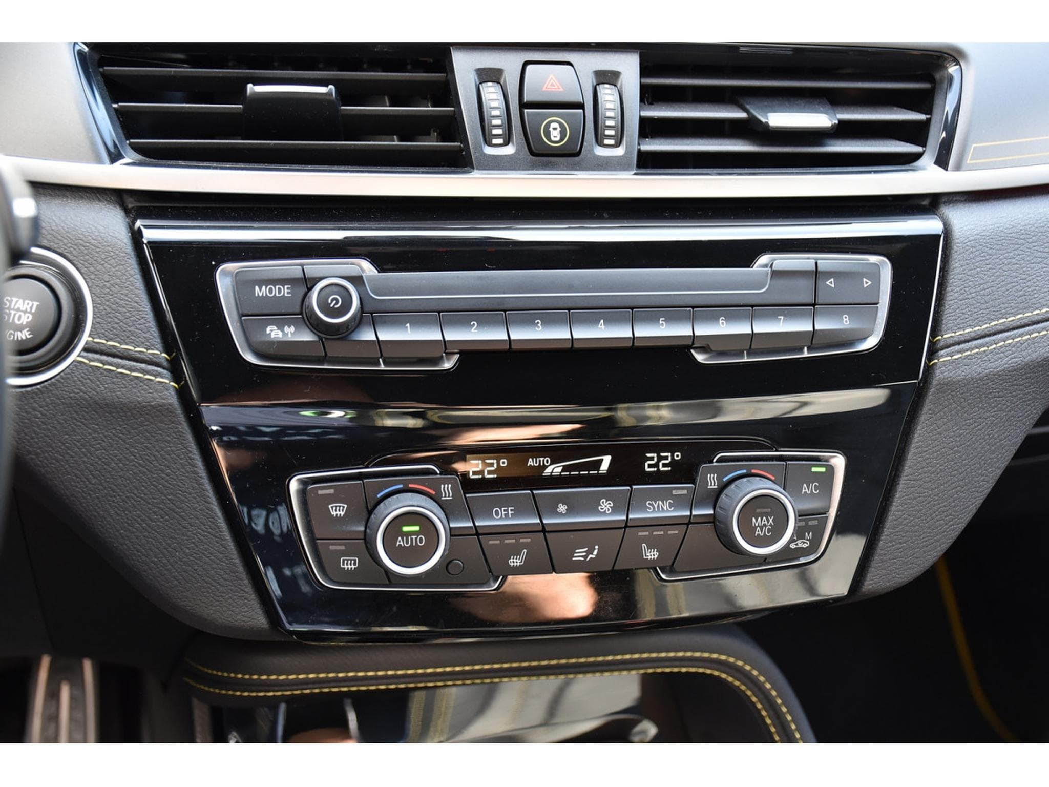 BMW X2 2.0dA sDrive "M" Sport Goldplay Edition CUIR HUD CAM 1° MAIN (2023) - Photo 17