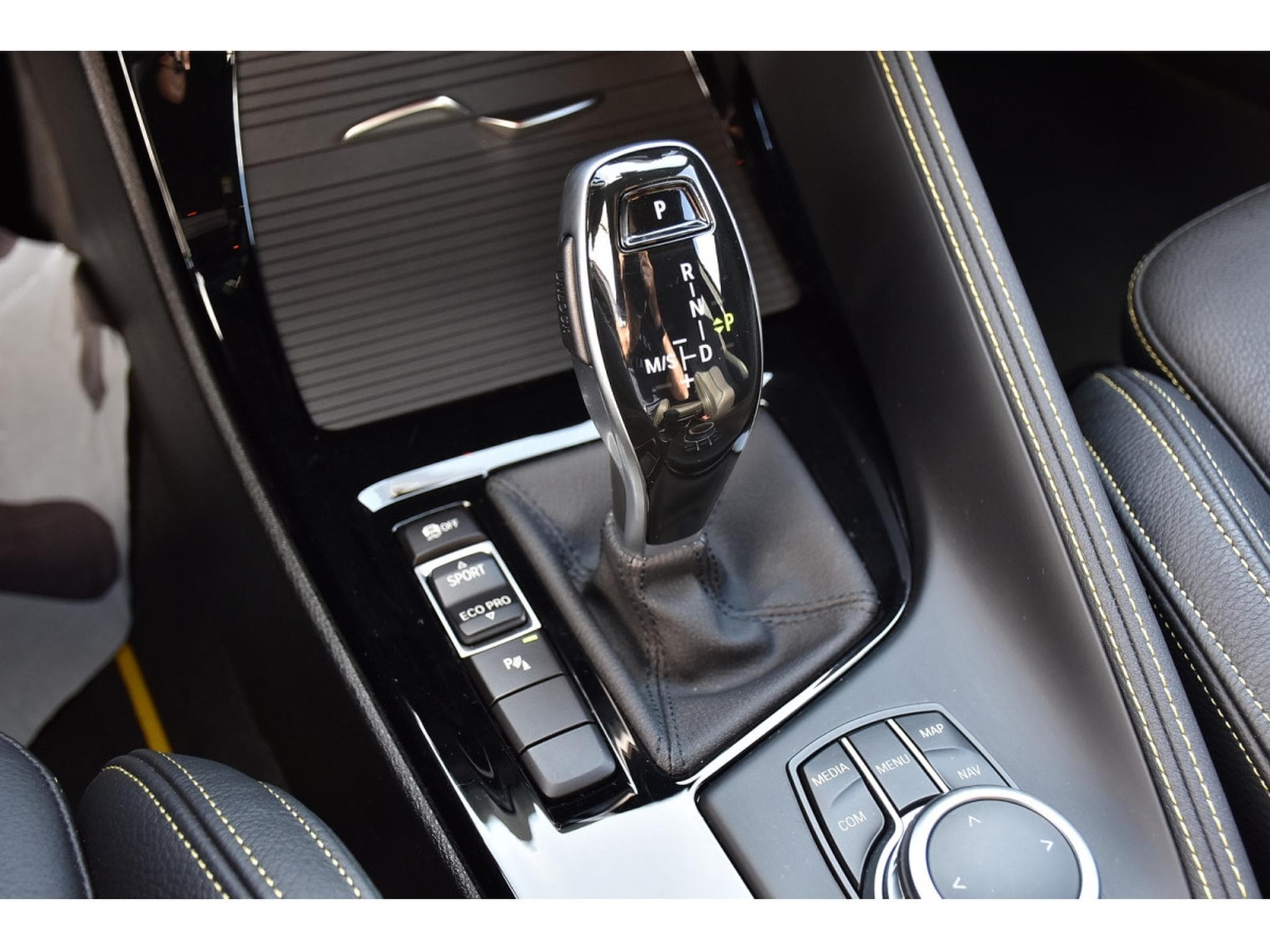 BMW X2 2.0dA sDrive "M" Sport Goldplay Edition CUIR HUD CAM 1° MAIN (2023) - Photo 18