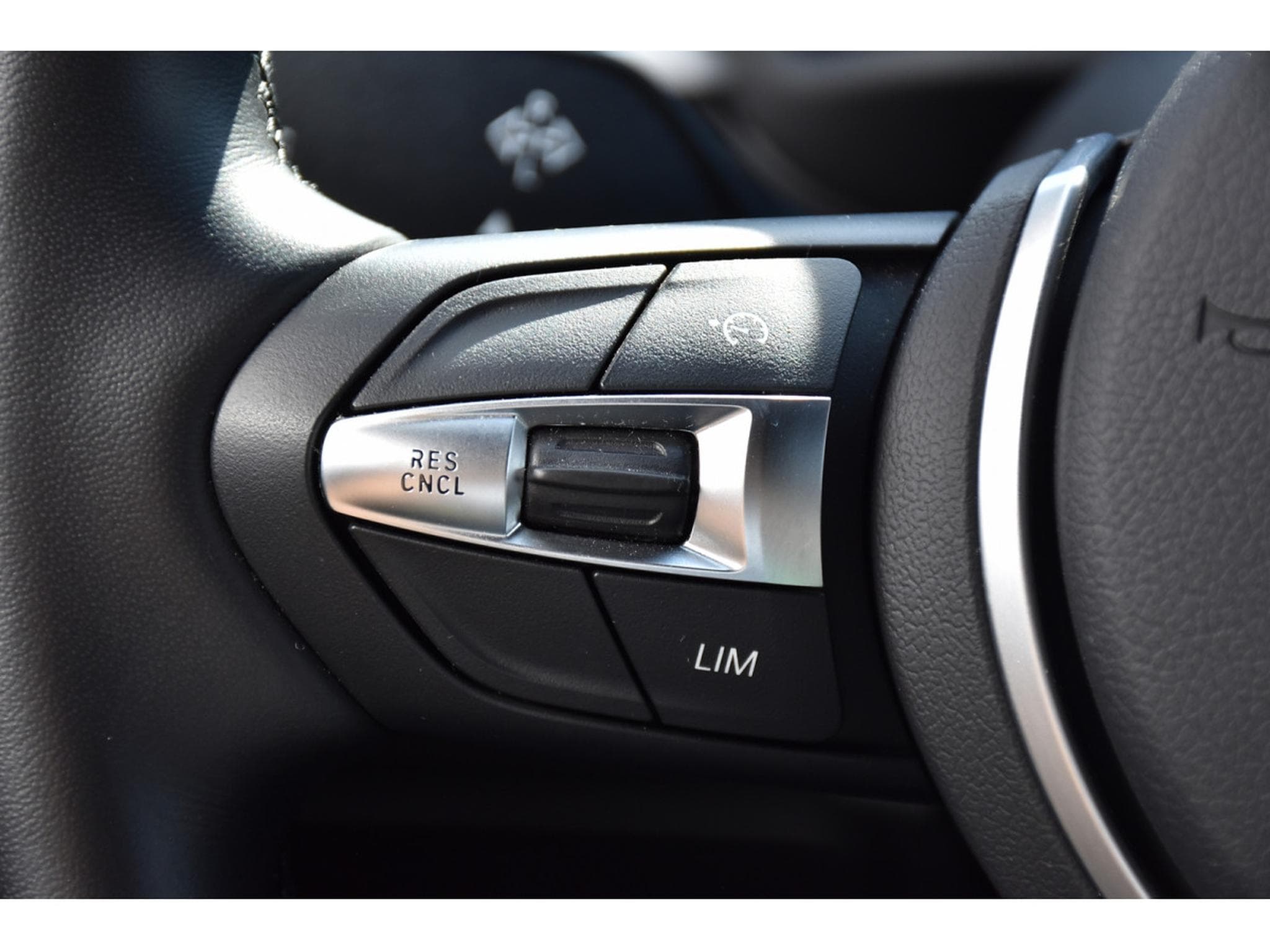 BMW X2 2.0dA sDrive "M" Sport Goldplay Edition CUIR HUD CAM 1° MAIN (2023) - Photo 19