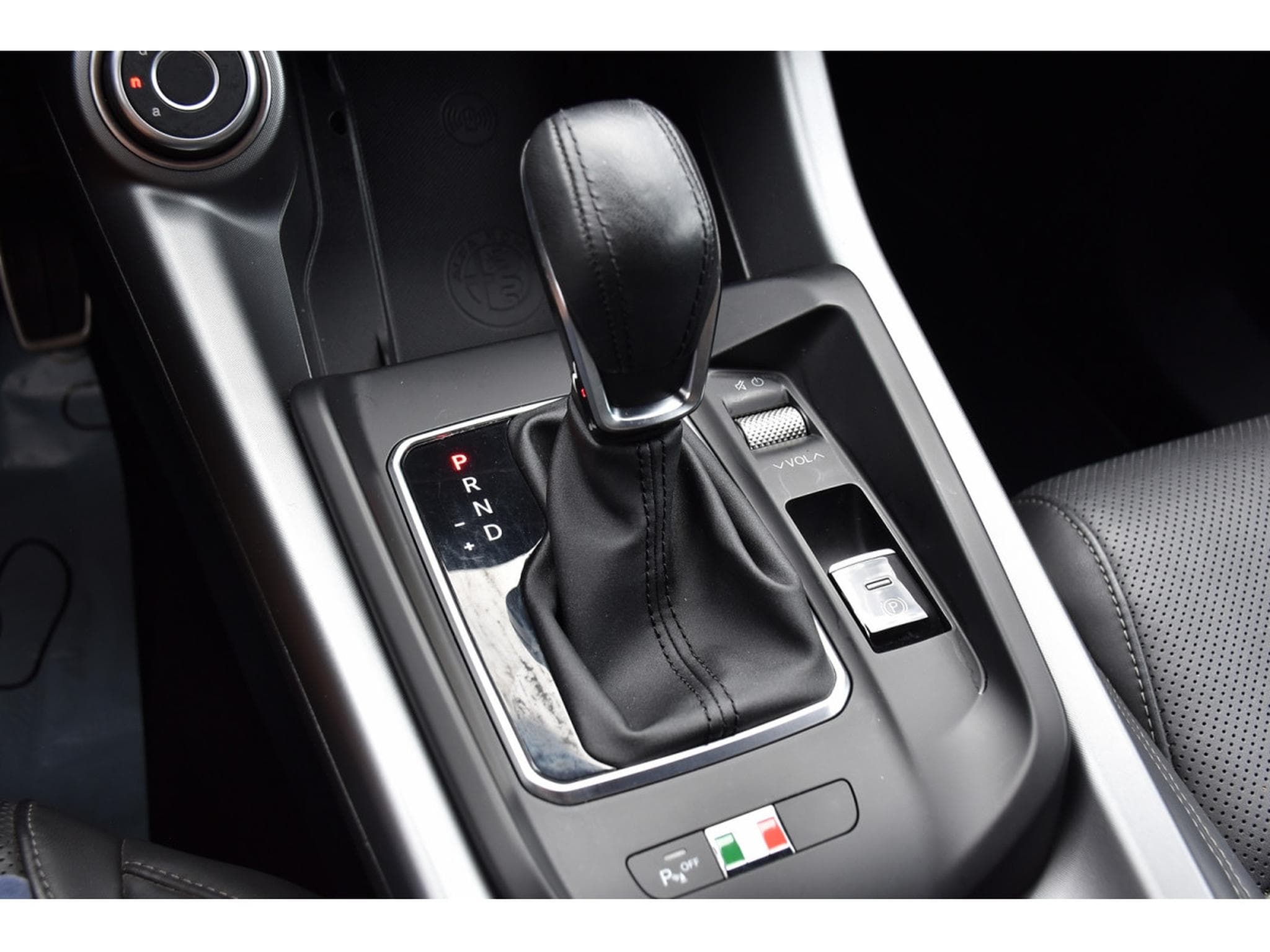 Alfa-Romeo Tonale 1.5 MHEV Edizione Speciale CUIR MEMO ACC LANE HARMAN CAM (2022) - Photo 17