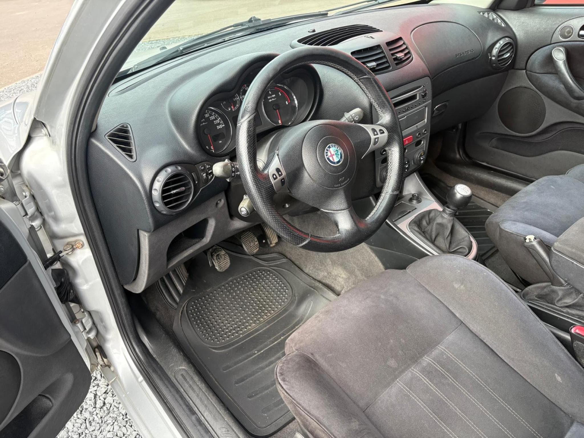 Alfa-Romeo 147 1.9 JTD (2008) - Photo 10