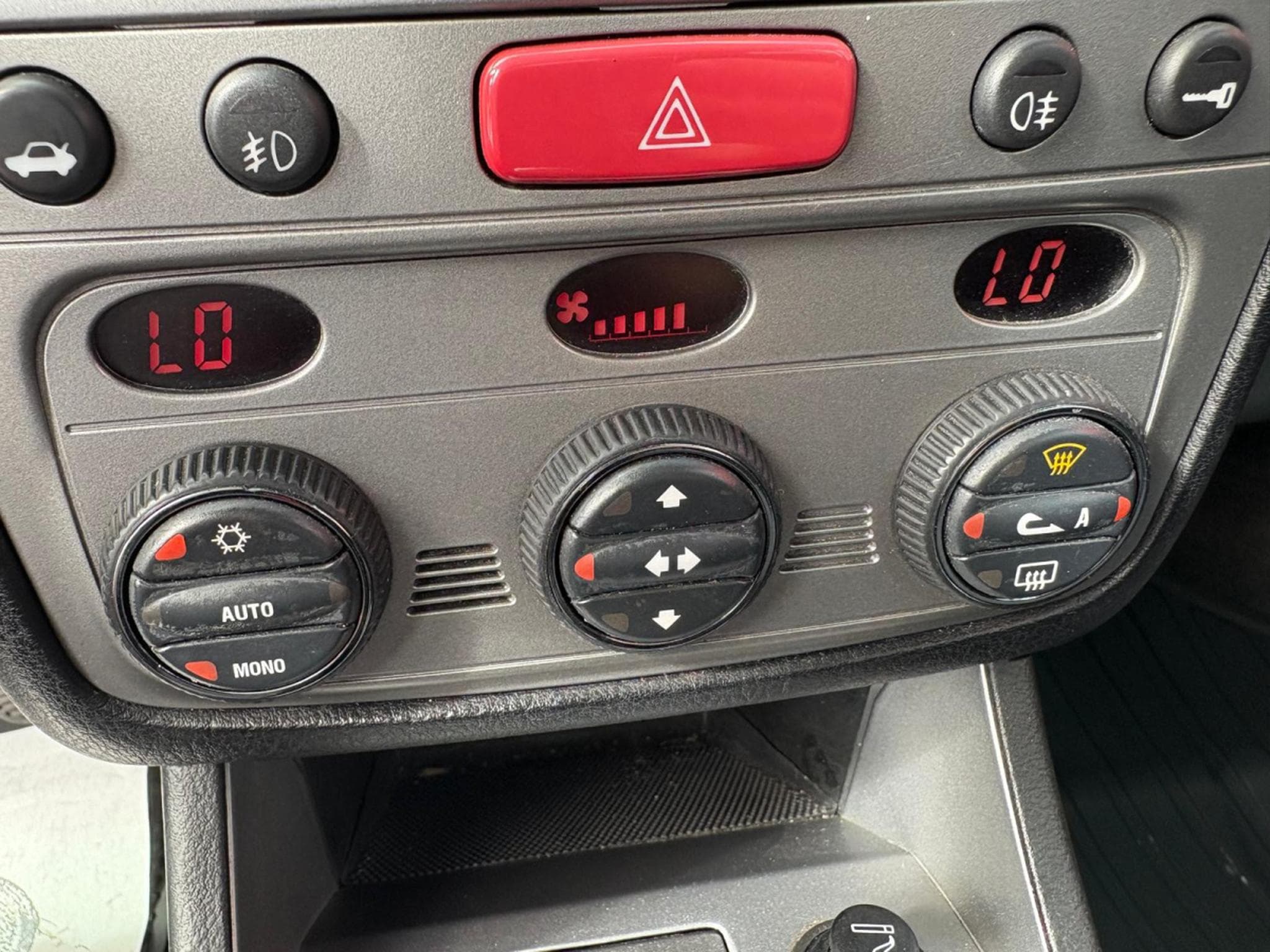 Alfa-Romeo 147 1.9 JTD (2008) - Photo 12