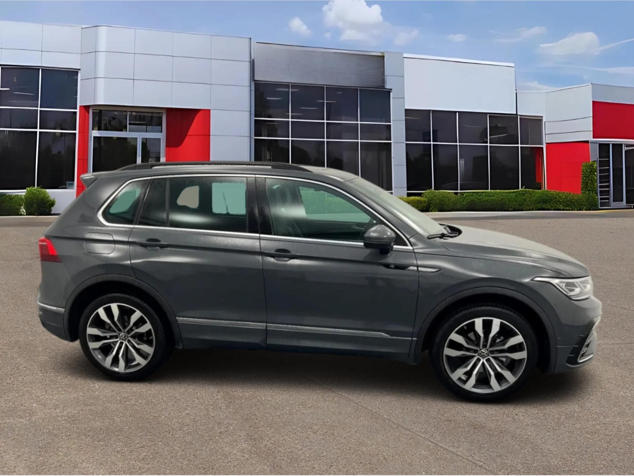 VW Tiguan TIGUAN 1.5 TSI 150ch DSG7 R-Line Exclusi (2024) - Photo 1