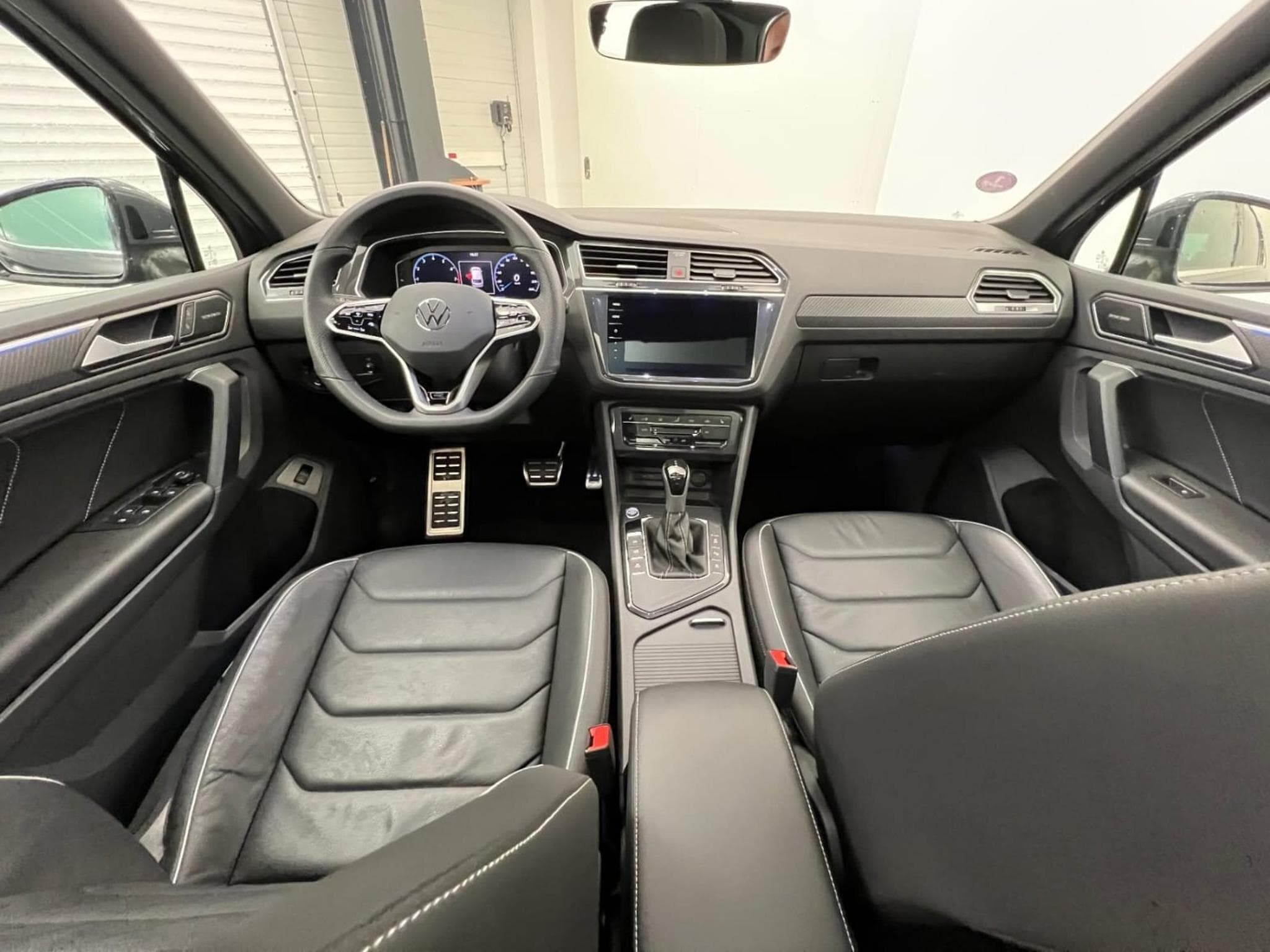 VW Tiguan TIGUAN 1.5 TSI 150ch DSG7 R-Line Exclusi (2024) - Photo 3