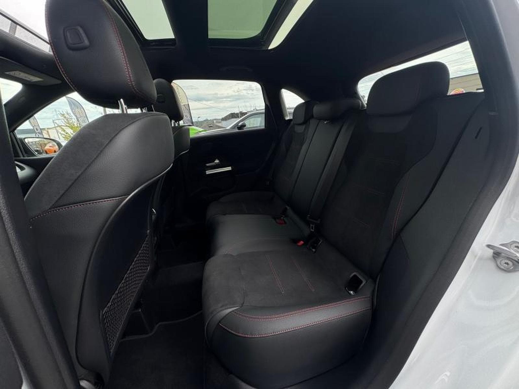 Mercedes B 180 Classe B 180d AMG Line/2.0 116ch/Toit Ouvrant/ATH (2023) - Foto 9
