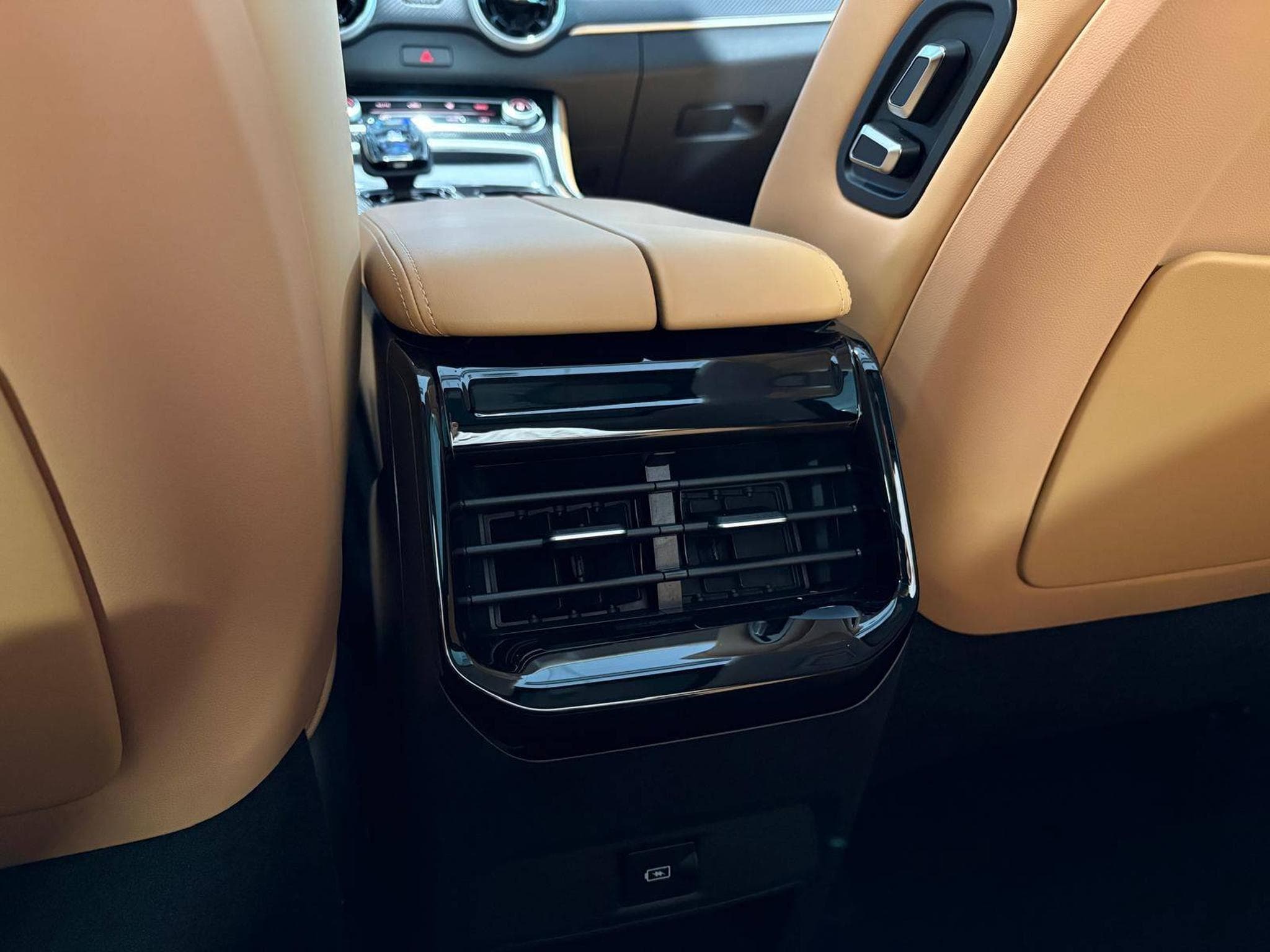 Forthing T5 hybrid 1.5 HEV FULL HYBRID (2026) - Photo 23