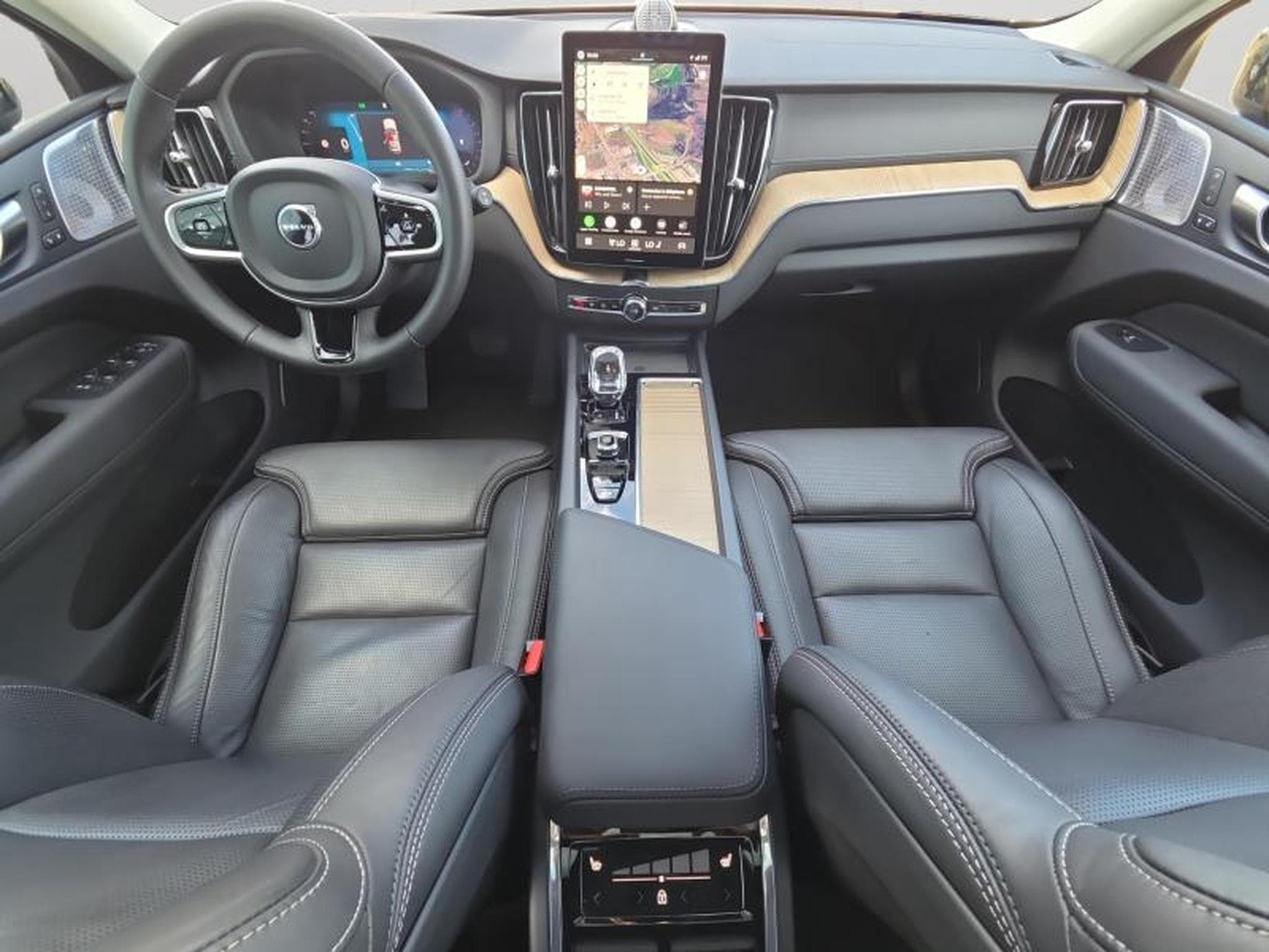 Volvo XC60 Facelift B5 AWD Ultra Dark/ Essence (2025) - Photo 3