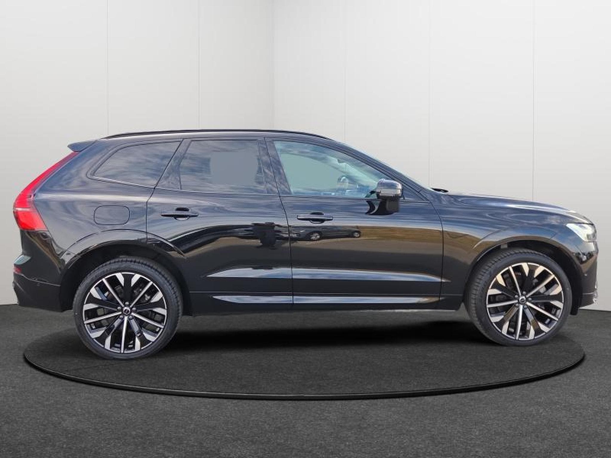 Volvo XC60 Facelift B5 AWD Ultra Dark/ Essence (2025) - Photo 7