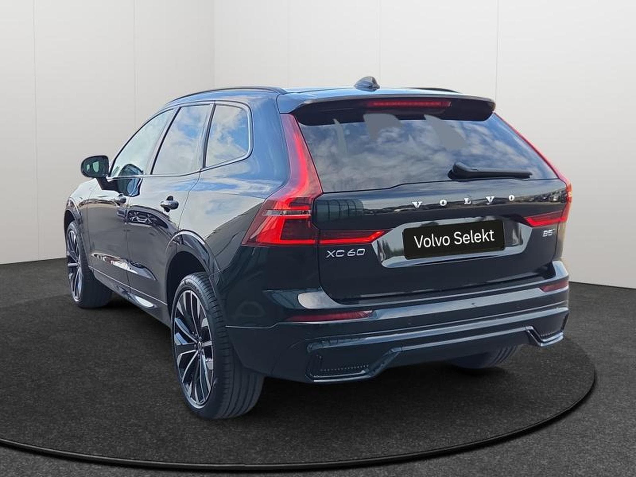 Volvo XC60 Facelift B5 AWD Ultra Dark/ Essence (2025) - Photo 5