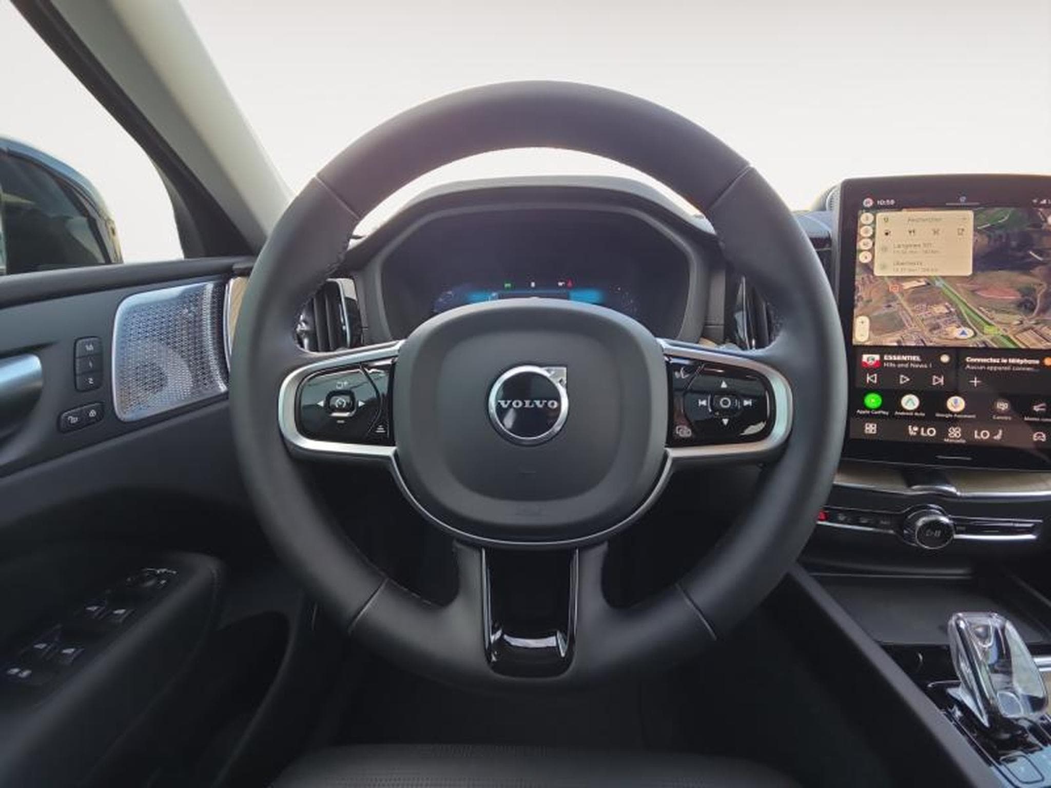 Volvo XC60 Facelift B5 AWD Ultra Dark/ Essence (2025) - Photo 12