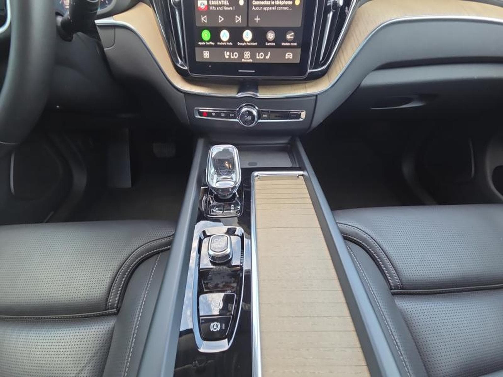 Volvo XC60 Facelift B5 AWD Ultra Dark/ Essence (2025) - Photo 11