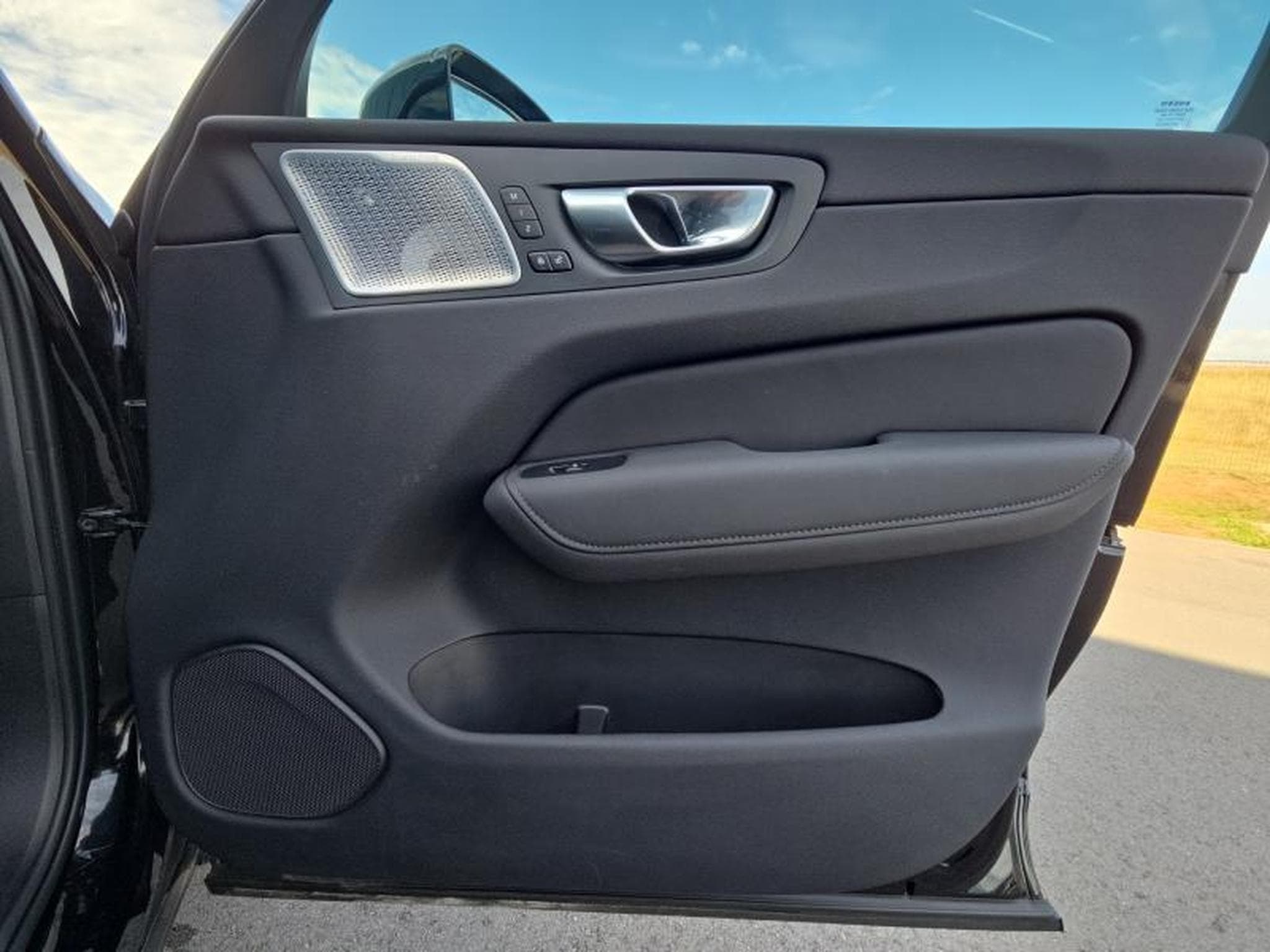 Volvo XC60 Facelift B5 AWD Ultra Dark/ Essence (2025) - Photo 21
