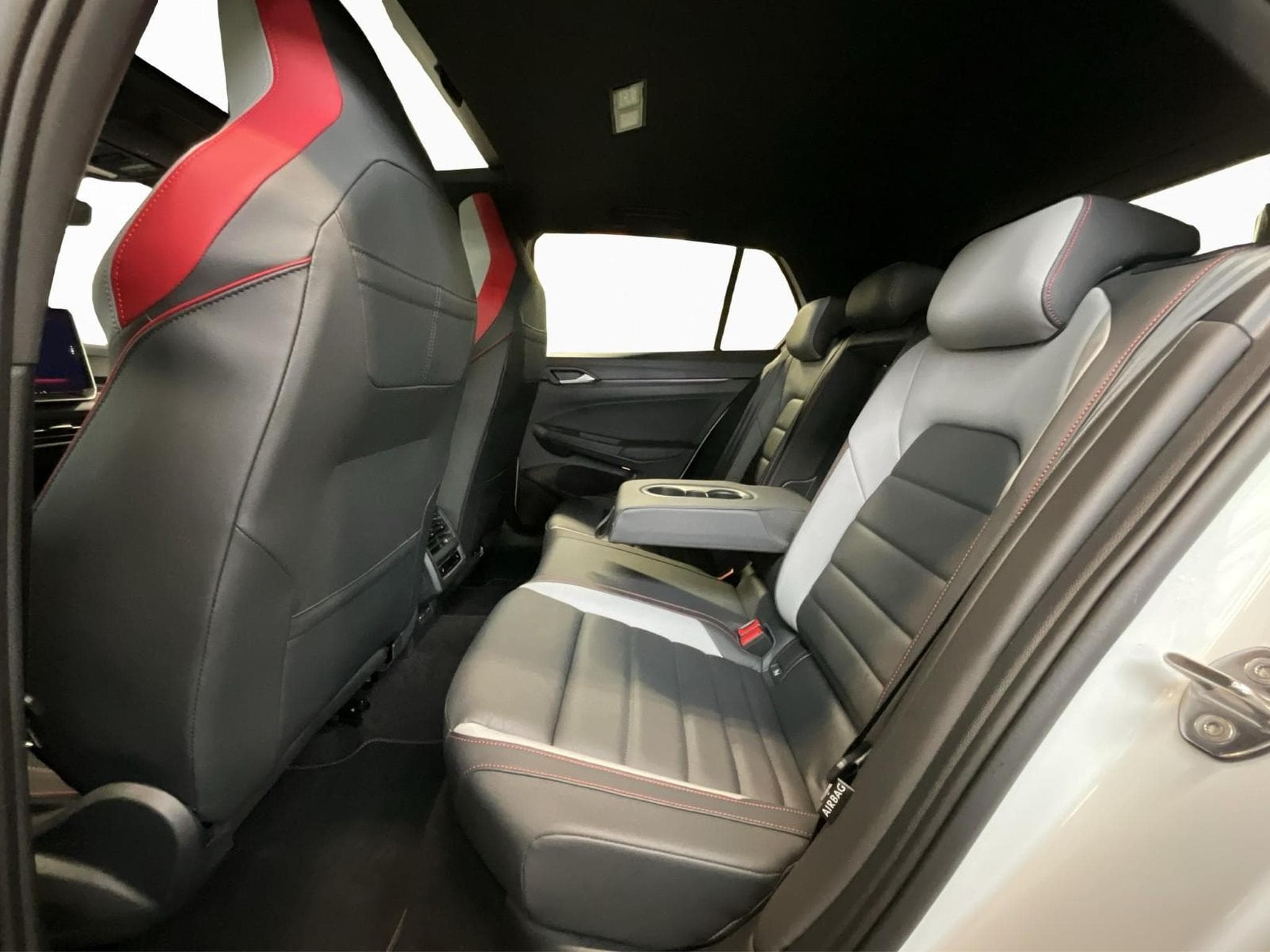 VW Golf GTI+DSG+LM19+Pano+MatrixLED (2024) - Photo 16