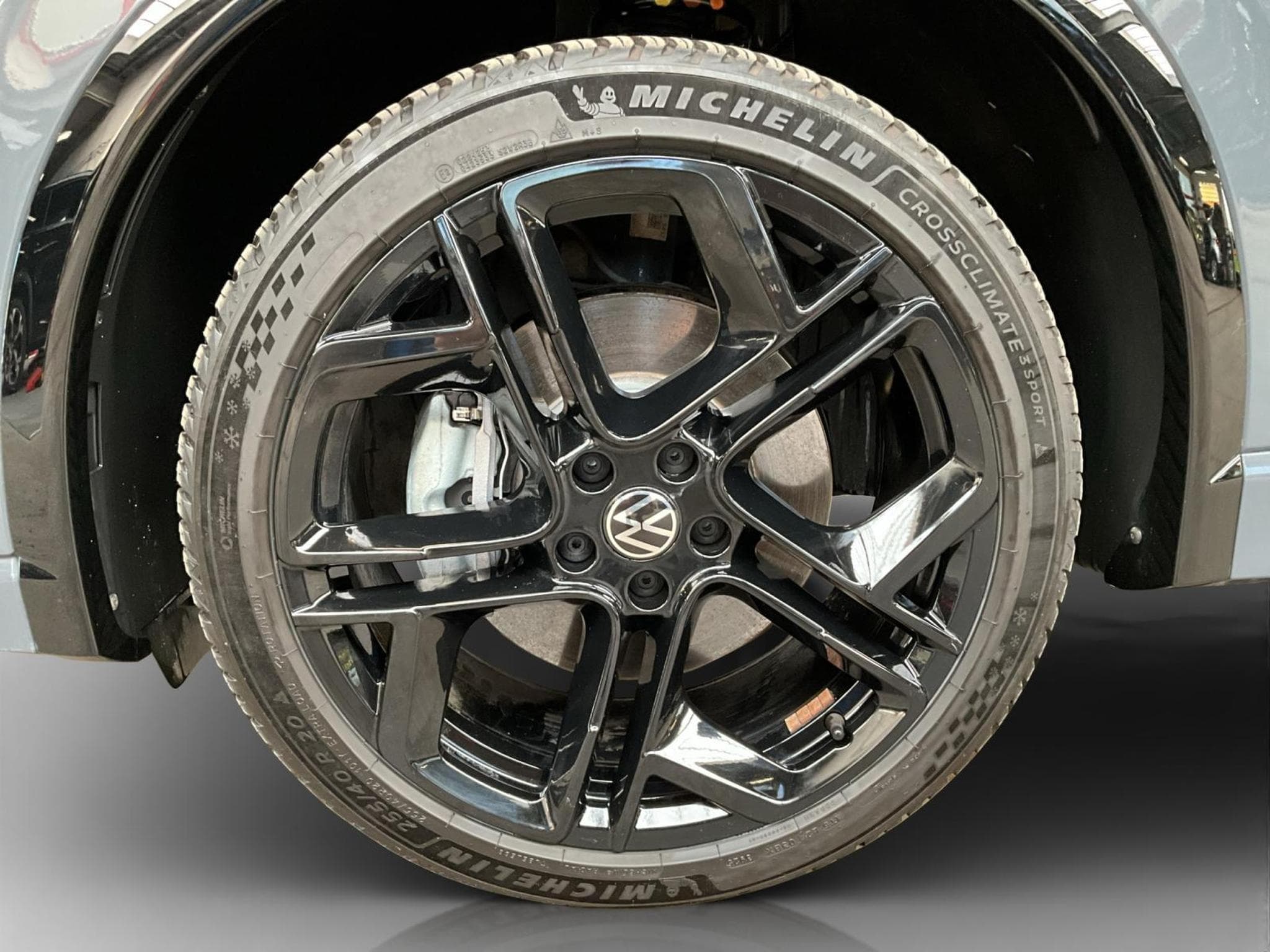 VW Tiguan R-Line+DSG+Harman+IQ-Drive+Black-Style+Pano (2025) - Photo 8