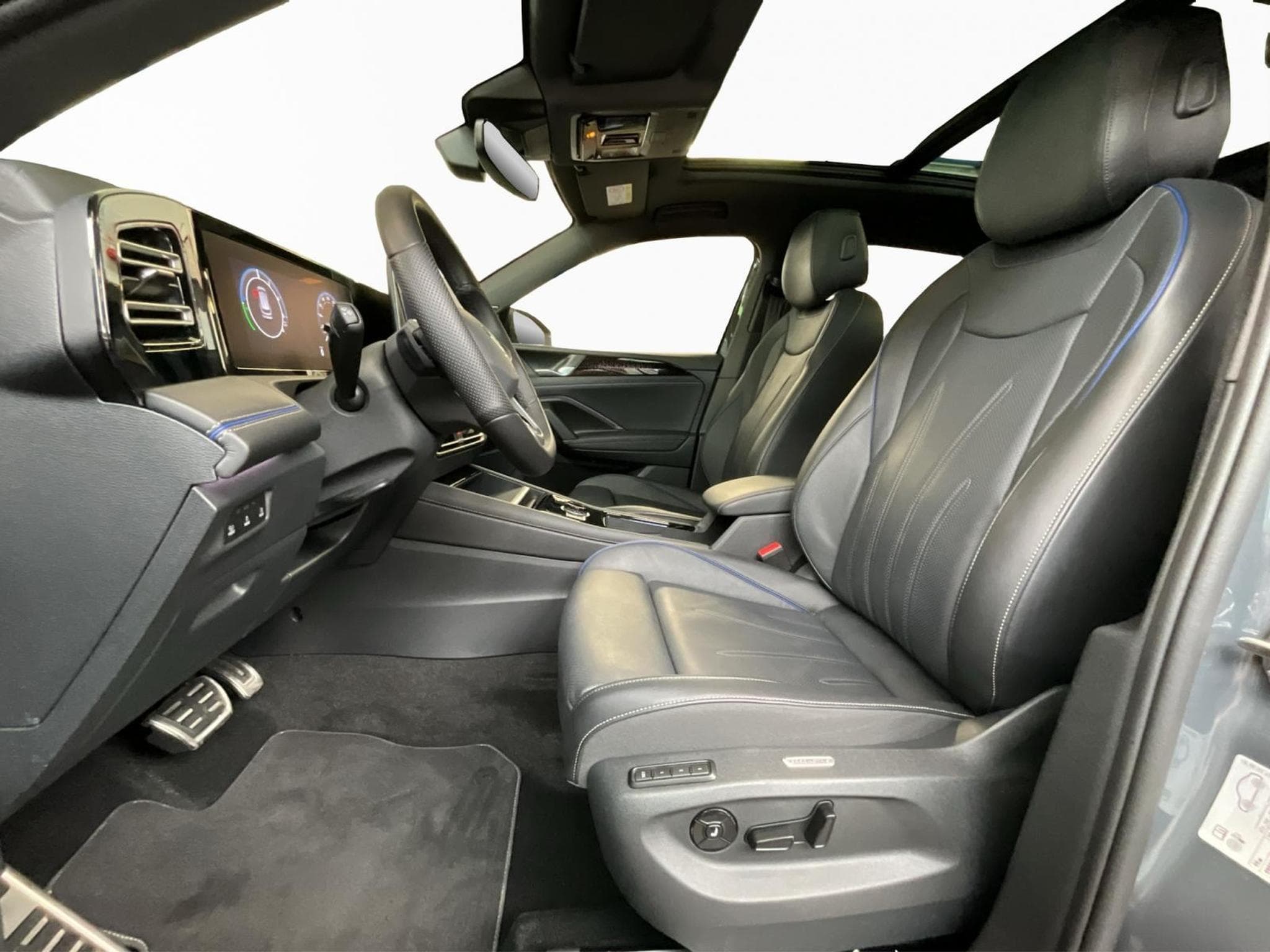VW Tiguan R-Line+DSG+Harman+IQ-Drive+Black-Style+Pano (2025) - Photo 9