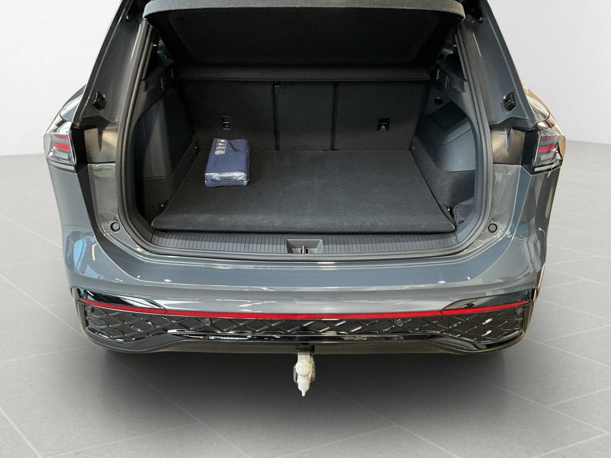 VW Tiguan R-Line+DSG+Harman+IQ-Drive+Black-Style+Pano (2025) - Photo 17