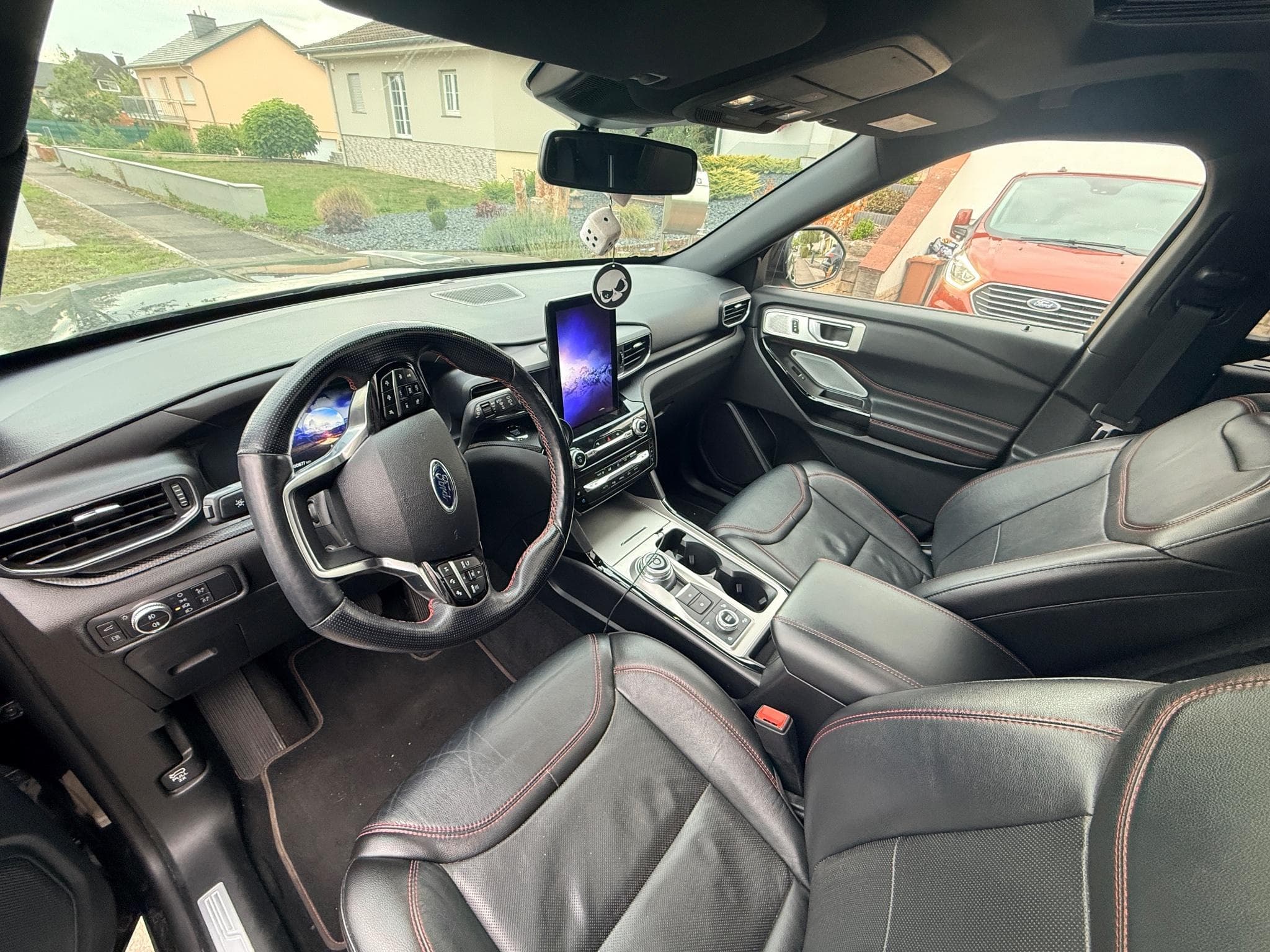 Ford Explorer St line (2022) - Photo 2