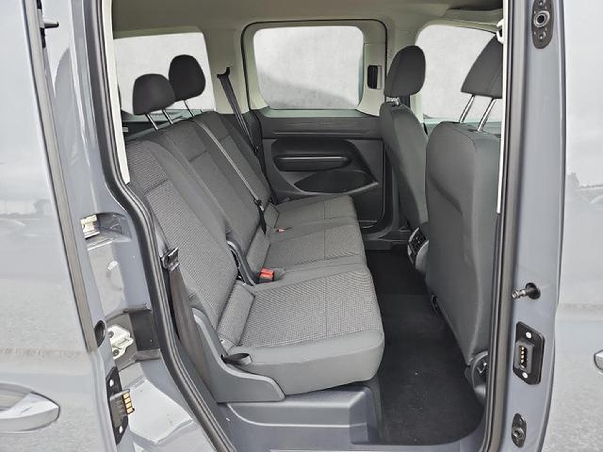 VW Caddy Basis (2026) - Foto 13