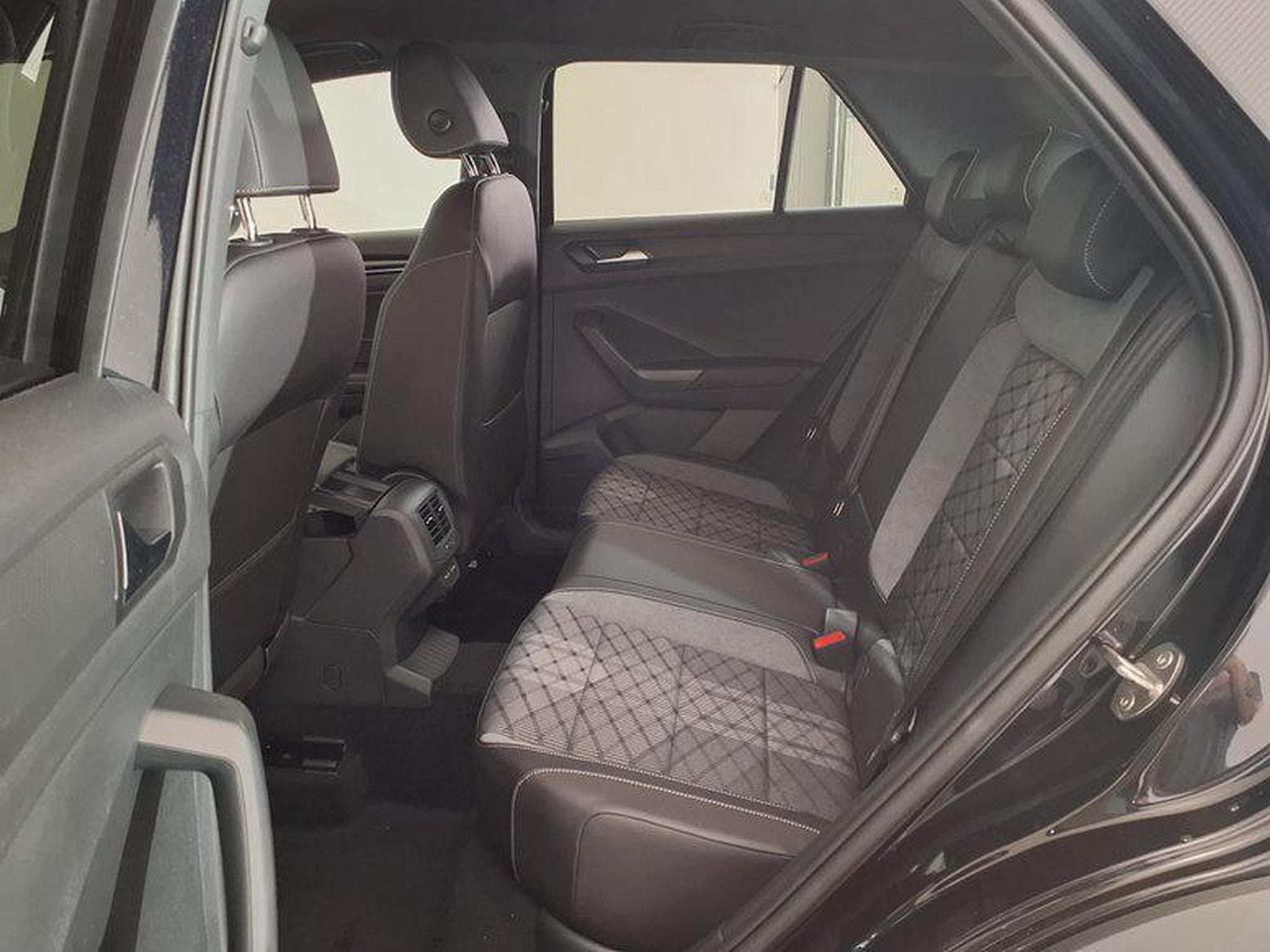 VW T-Roc R-Line 1.5 TSI 7-Gang-DSG (2025) - Photo 10