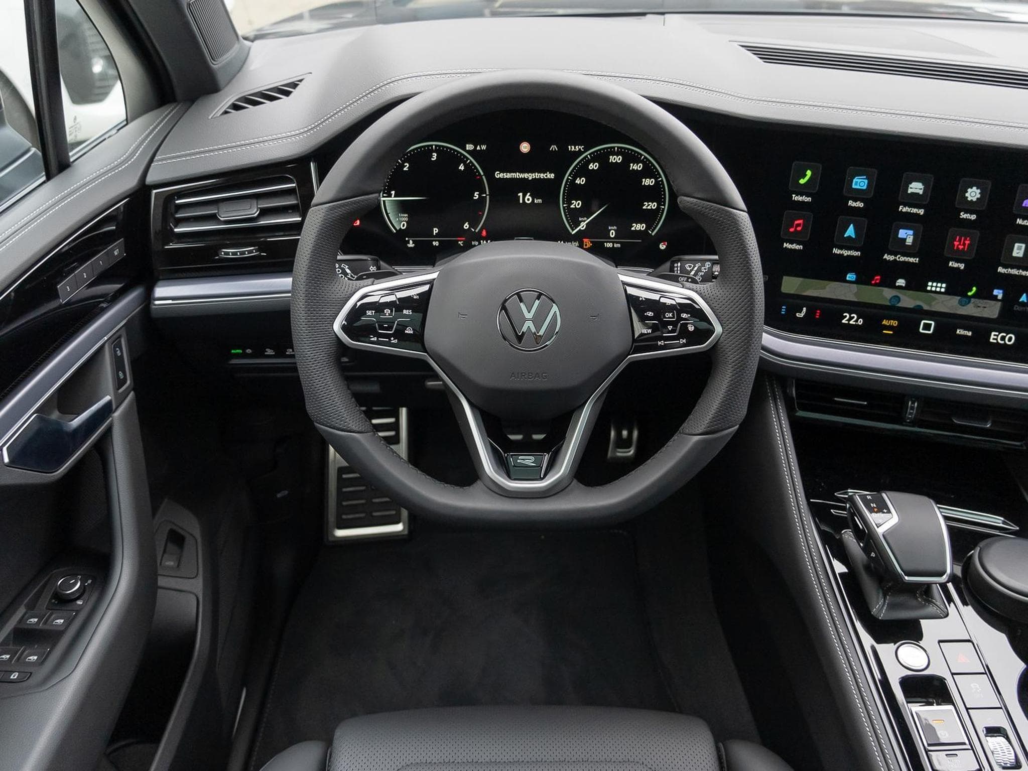 VW Touareg R-Line (2024) - Photo 7