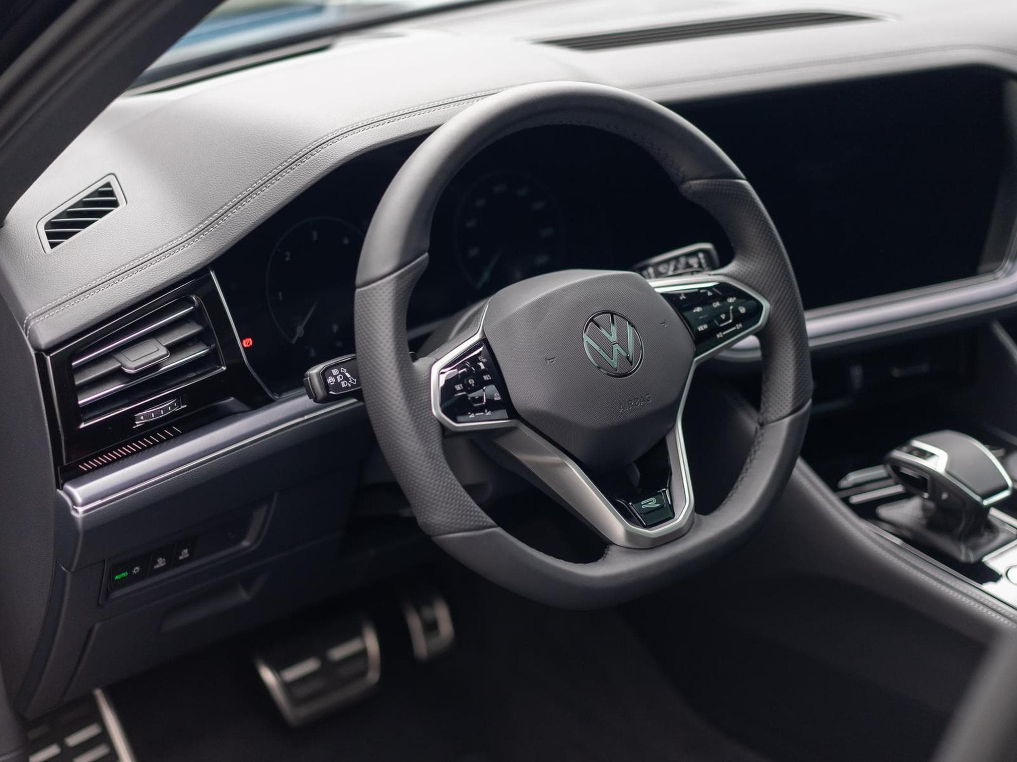 VW Touareg R-Line (2024) - Photo 9