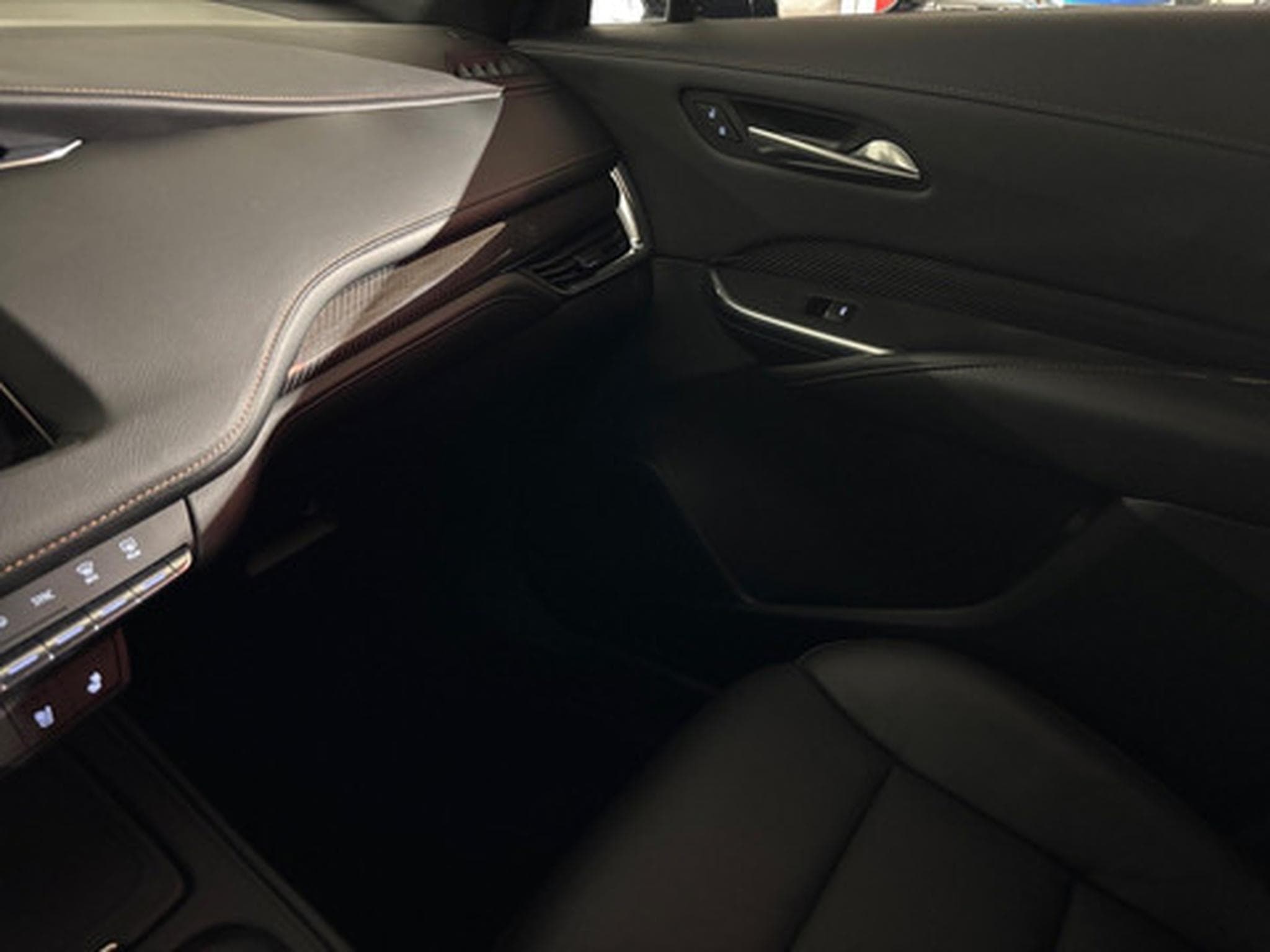 Cadillac XT4 2.0 SPORT 4WD (2024) - Photo 9