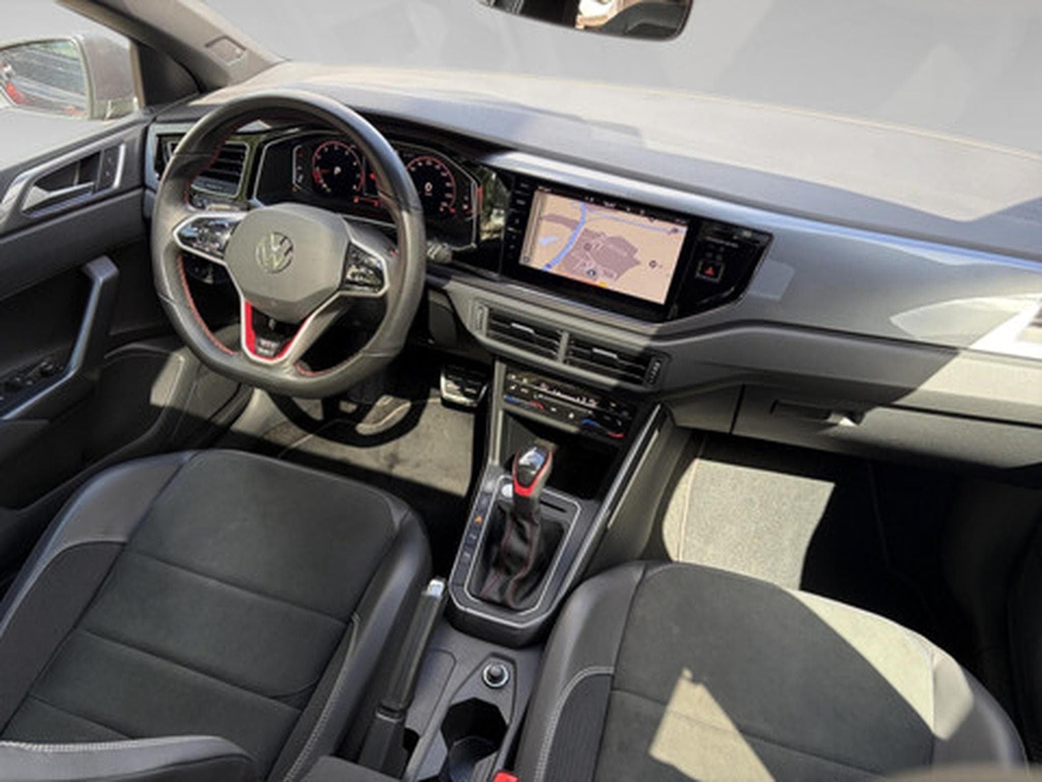 VW Polo 2.0 TSI 152kW GTI DSG7 (2023) - Photo 11