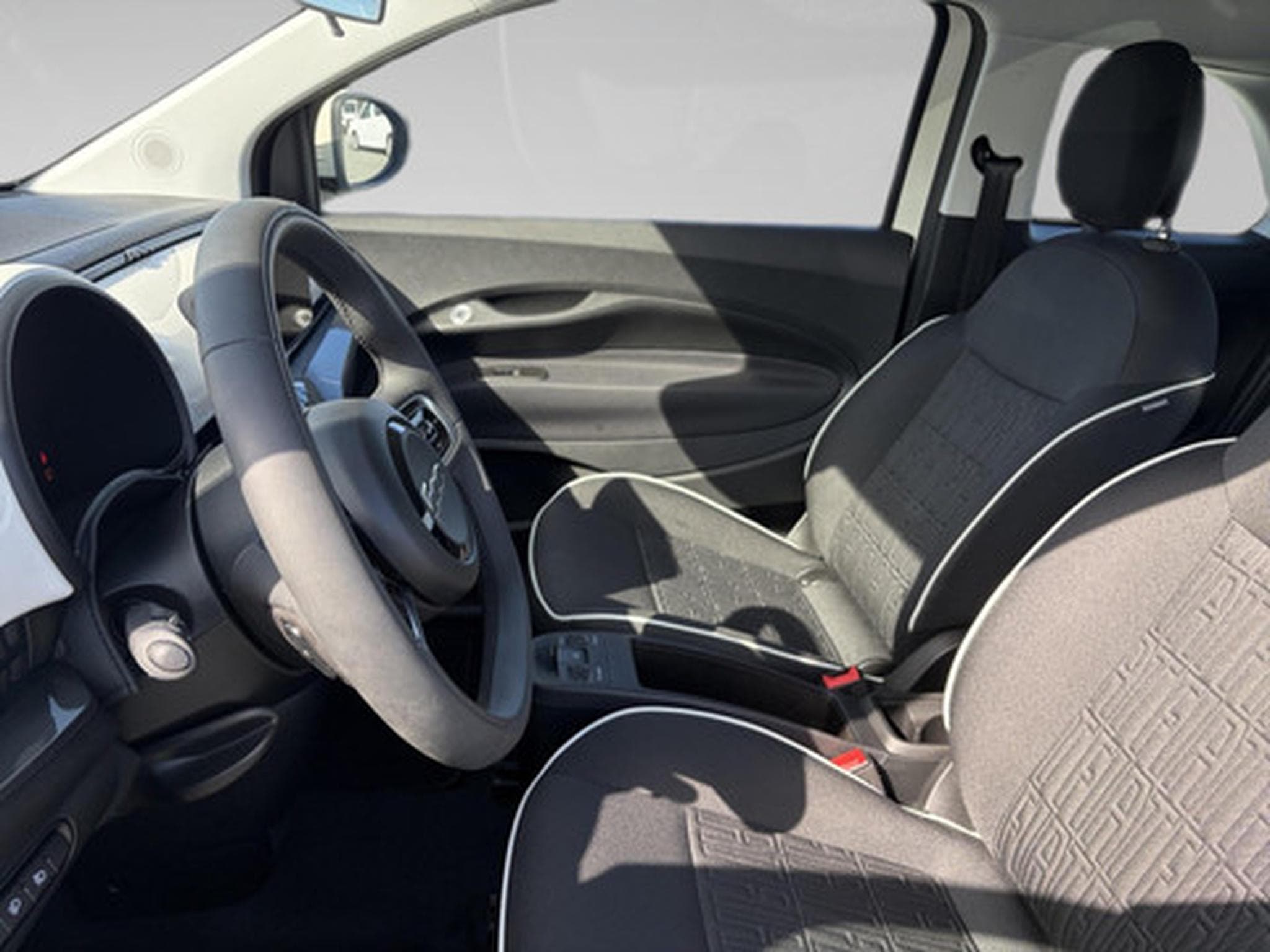 Fiat 500 500e 42 kWh LIMO (2023) - Photo 4