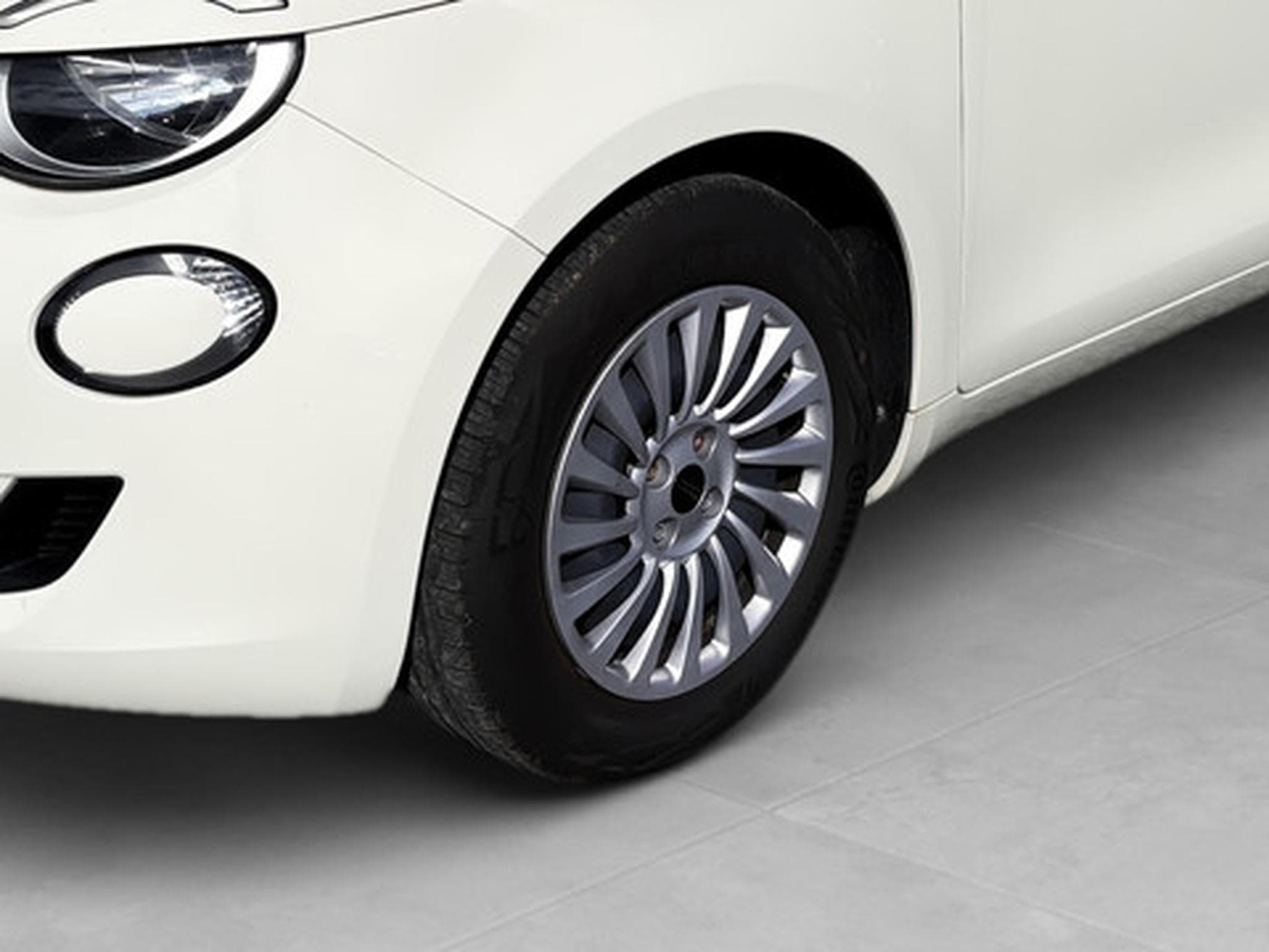 Fiat 500 500e 42 kWh LIMO (2023) - Photo 20