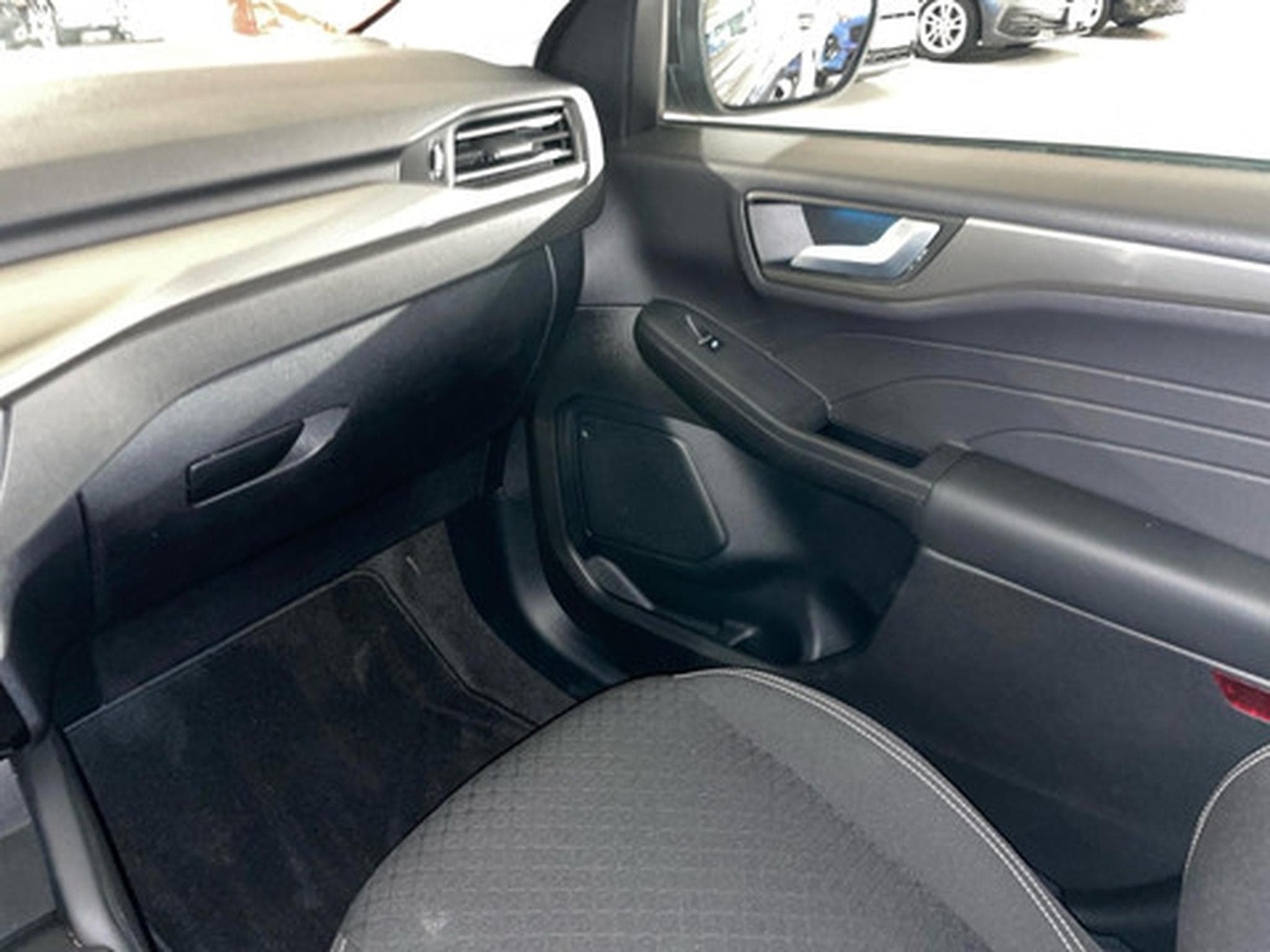 Ford Kuga 1.5i EcoBoost 137kW Aut. Titanium (2025) - Photo 9