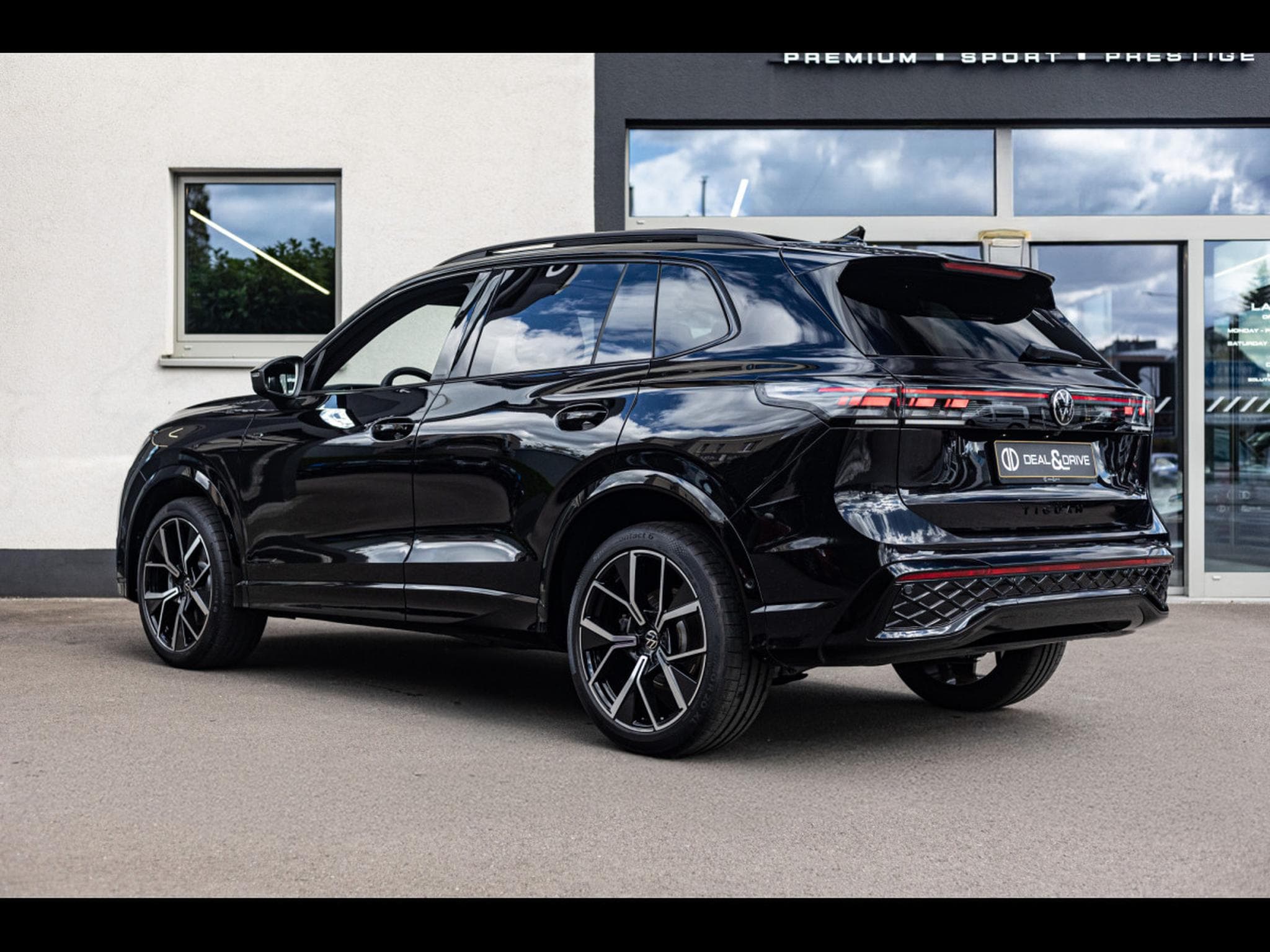 VW Tiguan 2.0 TSI (265 CH) 4MOTION R-LINE - PACK DESIGN BLACK (2025) - Photo 3