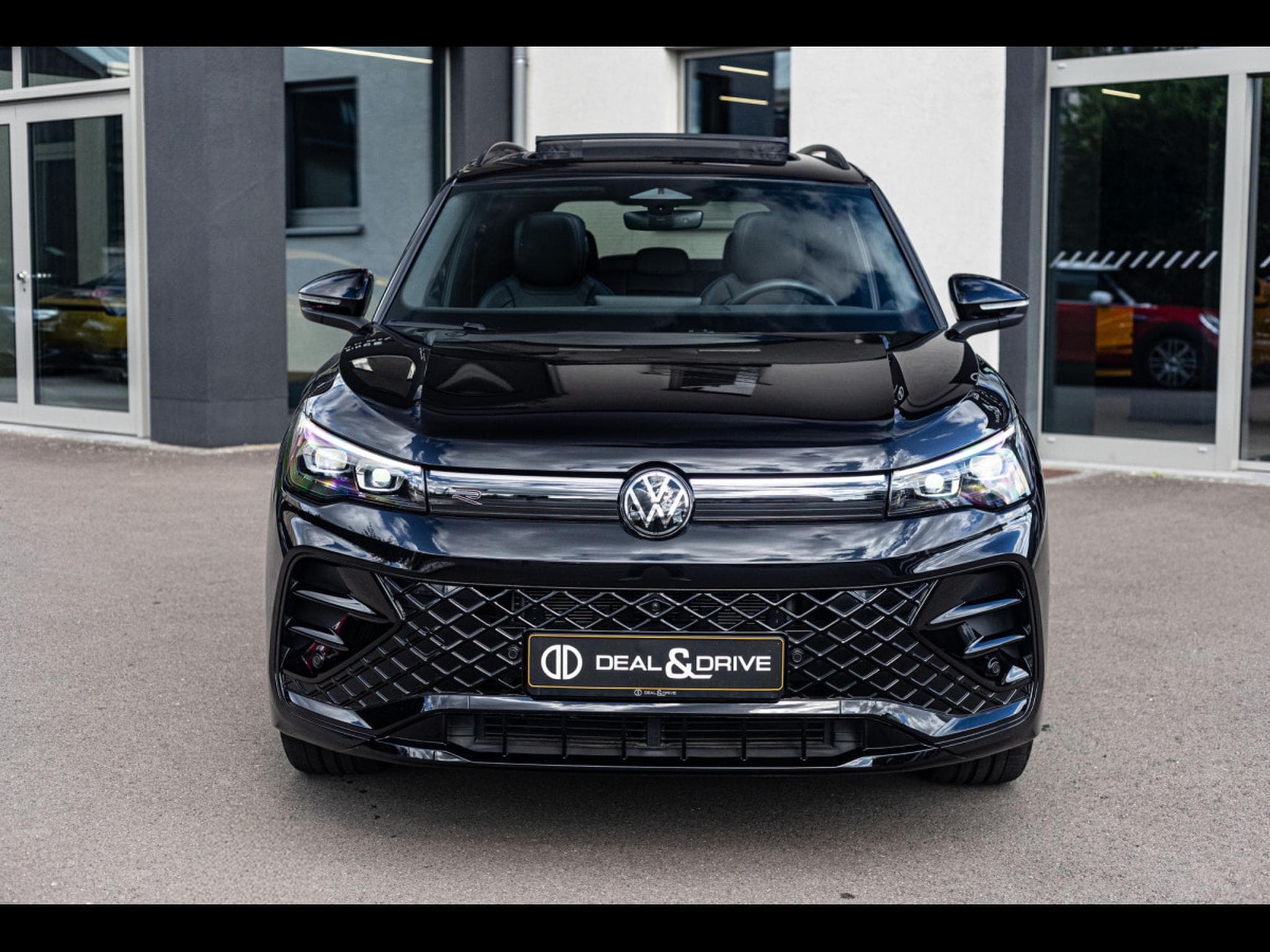 VW Tiguan 2.0 TSI (265 CH) 4MOTION R-LINE - PACK DESIGN BLACK (2025) - Photo 5