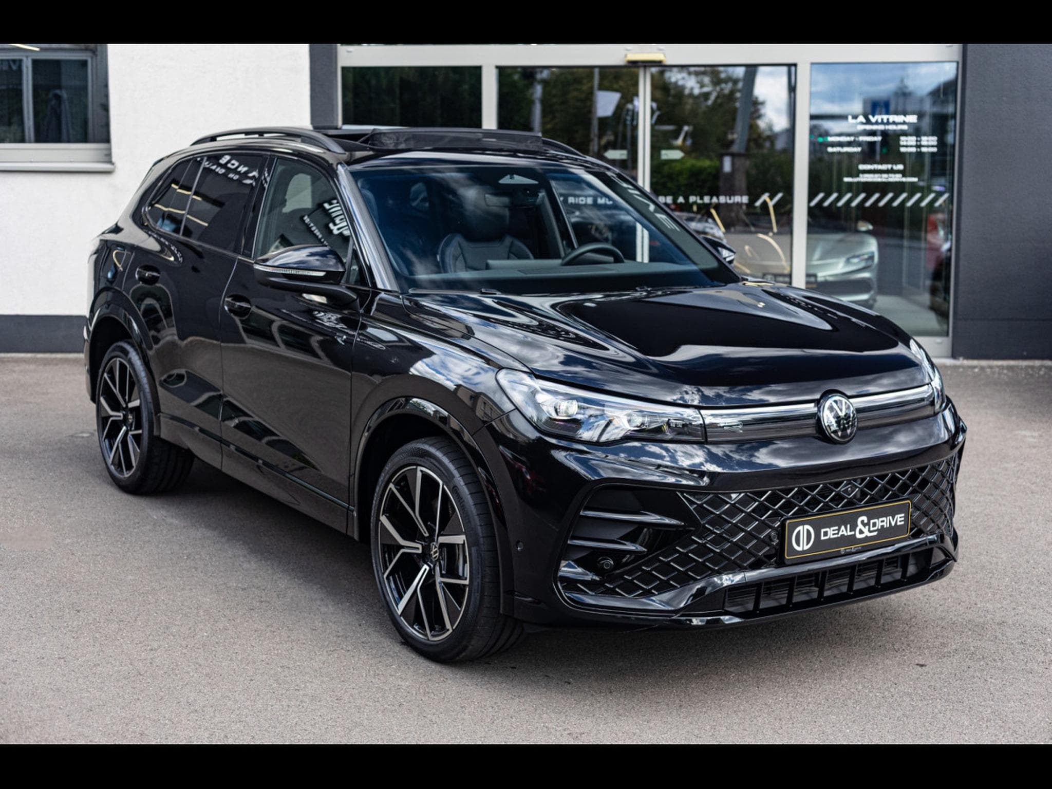 VW Tiguan 2.0 TSI (265 CH) 4MOTION R-LINE - PACK DESIGN BLACK (2025) - Photo 6